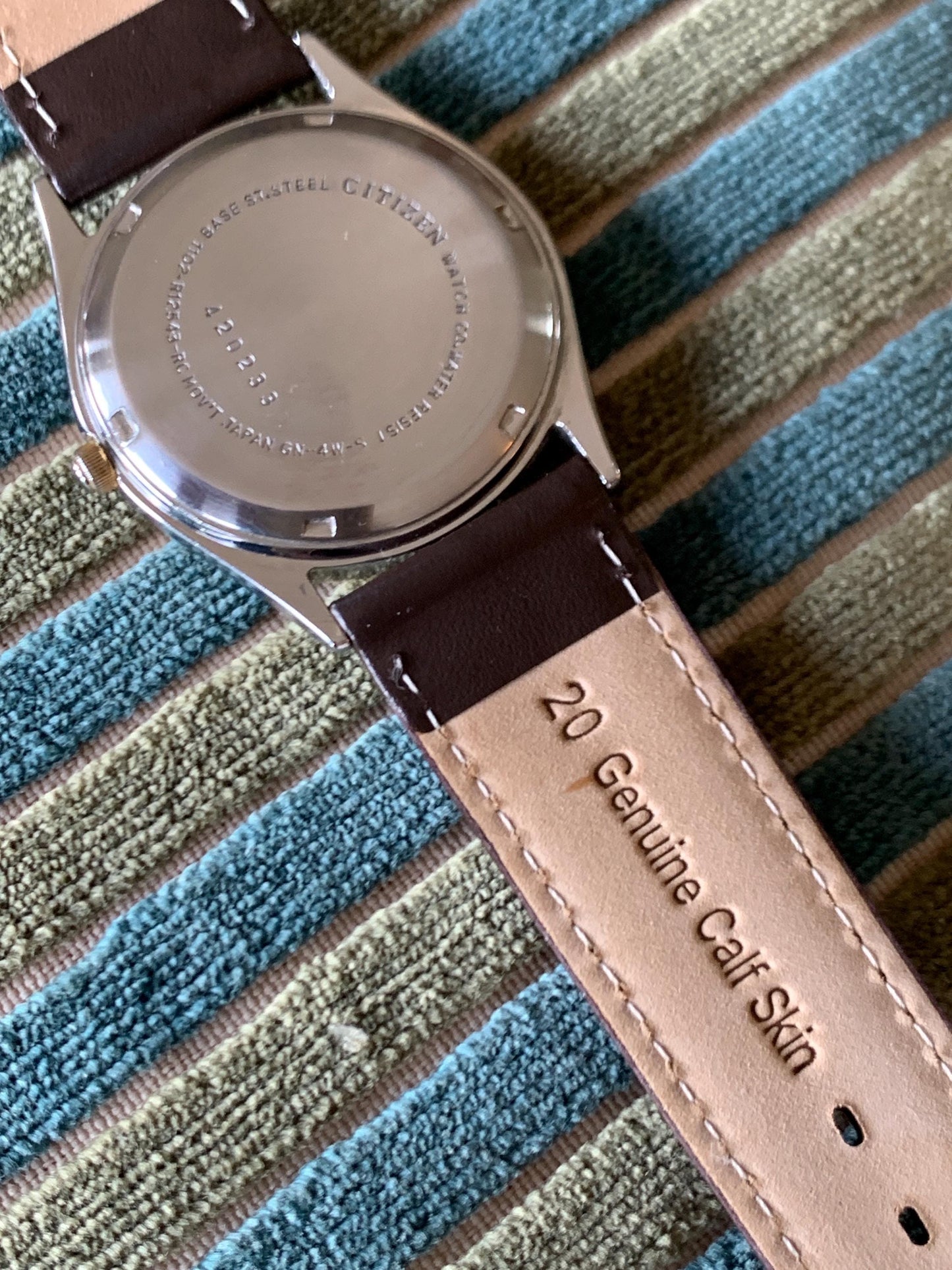 Citizen Quartz Watch Two-Tone, Cream Dial in Excellent Condition - Barely worn, new battery, runs & keeps time well. New Leather Strap. 36mm