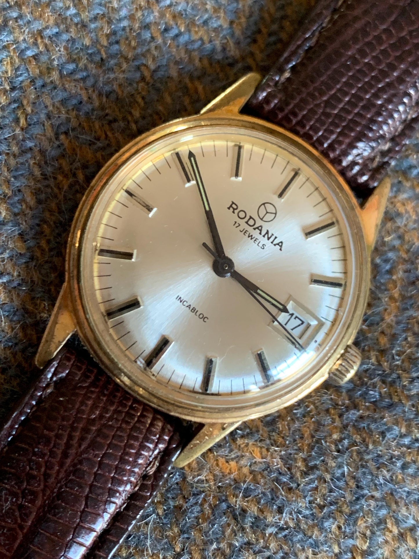 Rodania French/Swiss Made Late 60s Winder with NOS LARGE Hadley Roma Teju Lizard Strap. 33mm 17J Gold Tone w/Radiant Dial. Date. Excellent.