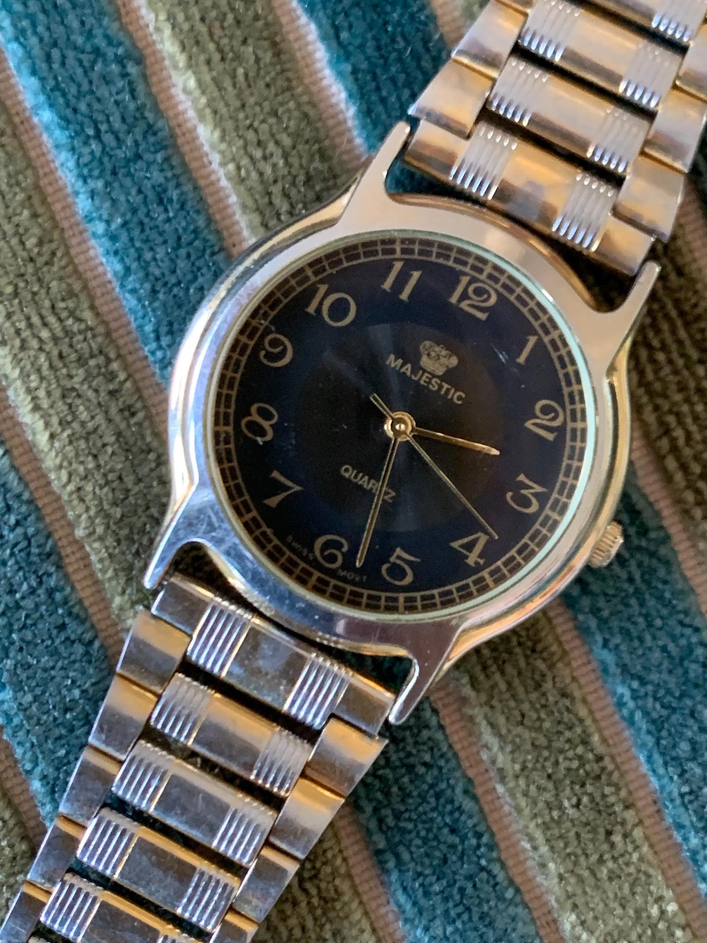 Classic Appearance Black Dial Majestic Watch. 32mm Good used condition. Quartz, New Battery, Two-Tone case and Bracelet. Dial Two-Tone Black