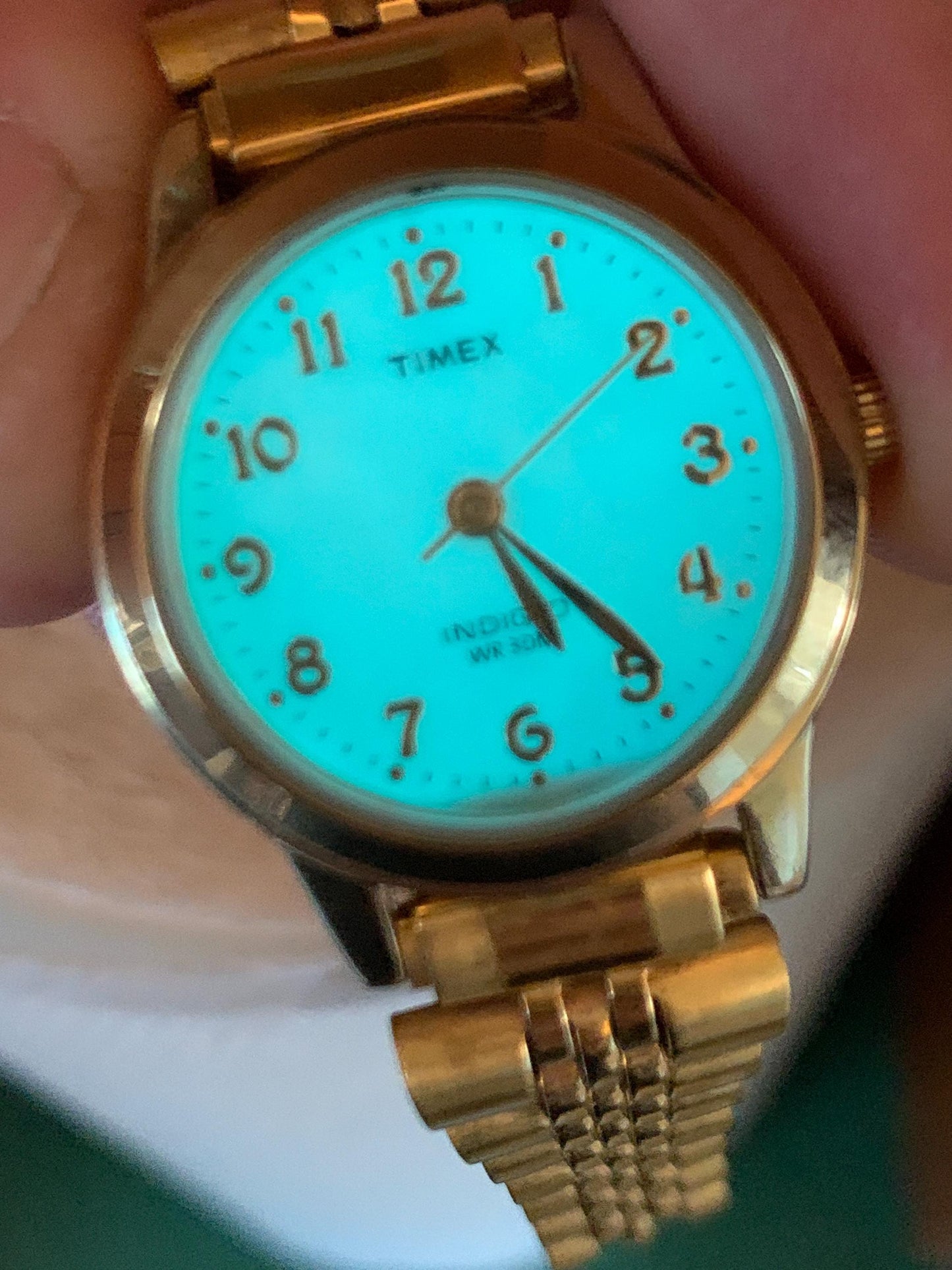 Timex Mother of Pearl Indiglo Quartz Watch Gold Tone w/MOP Dial. Excellent Condition, Light Up. Gold Tone Metal Bracelet. 25mm, 7.5" Wrist