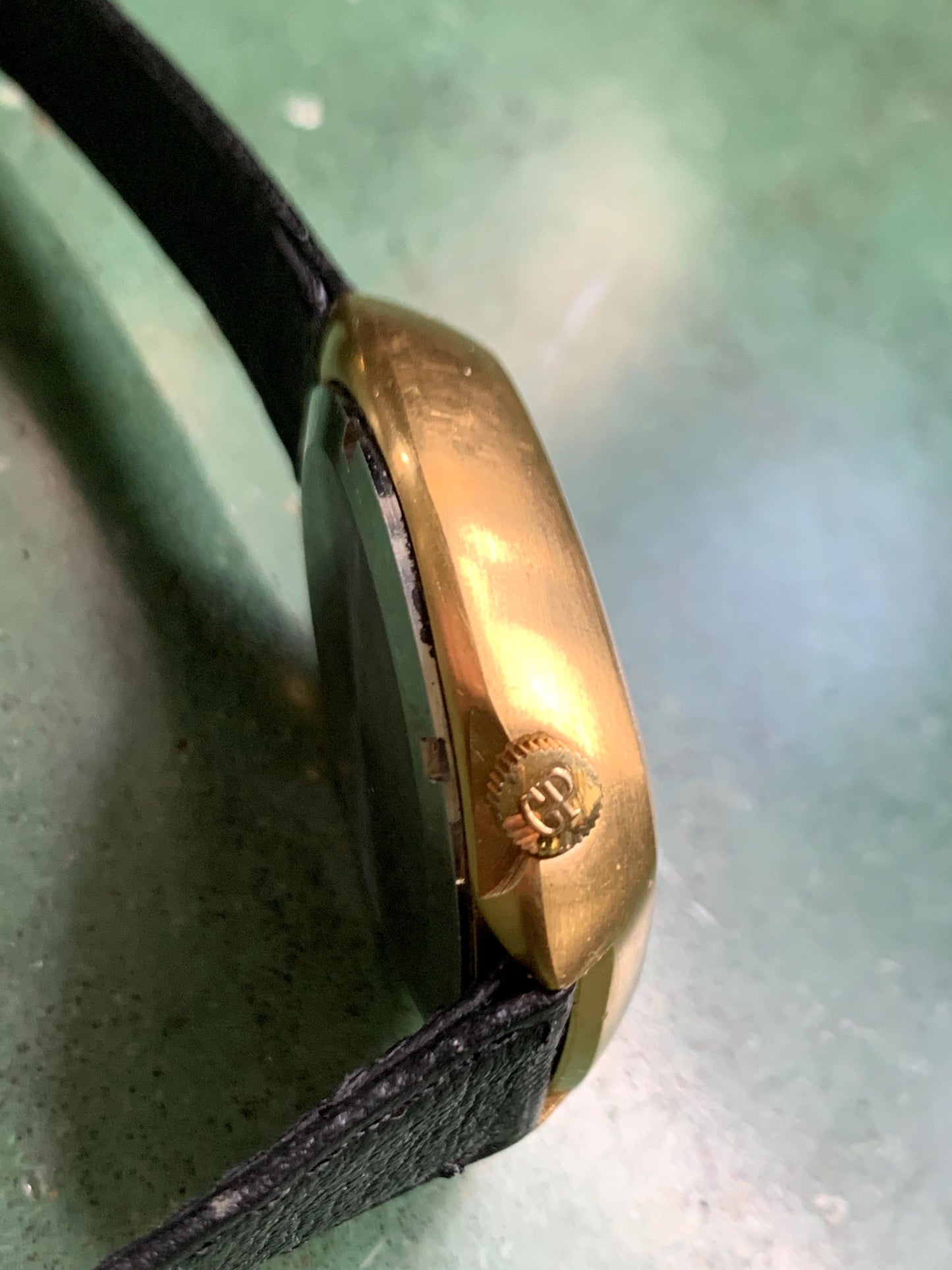 Vintage Gerard Perregeaux Quartz Watch, 2nd Quartz Watch from GP. Circa 1972 Gold Tone w/white Dial. Excellent Condition. 7:30 Crown.