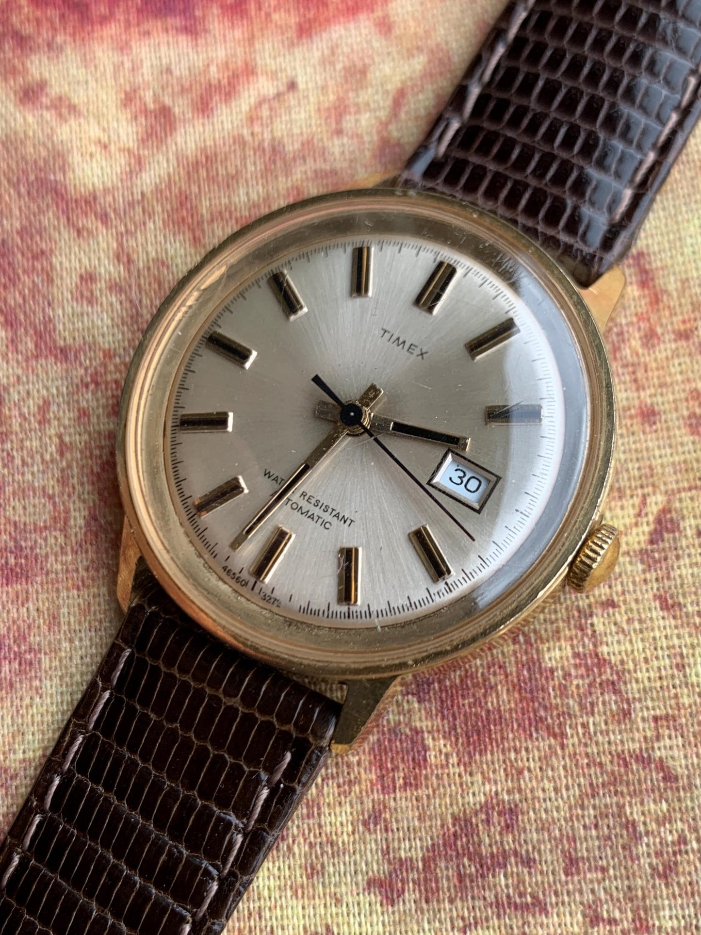 1972 Timex Viscount Automatic Watch, Goldtone Case w/Champagne Dial, Date. 35mm Good Overall VTG Condition w/NOS Leather Band. Works!