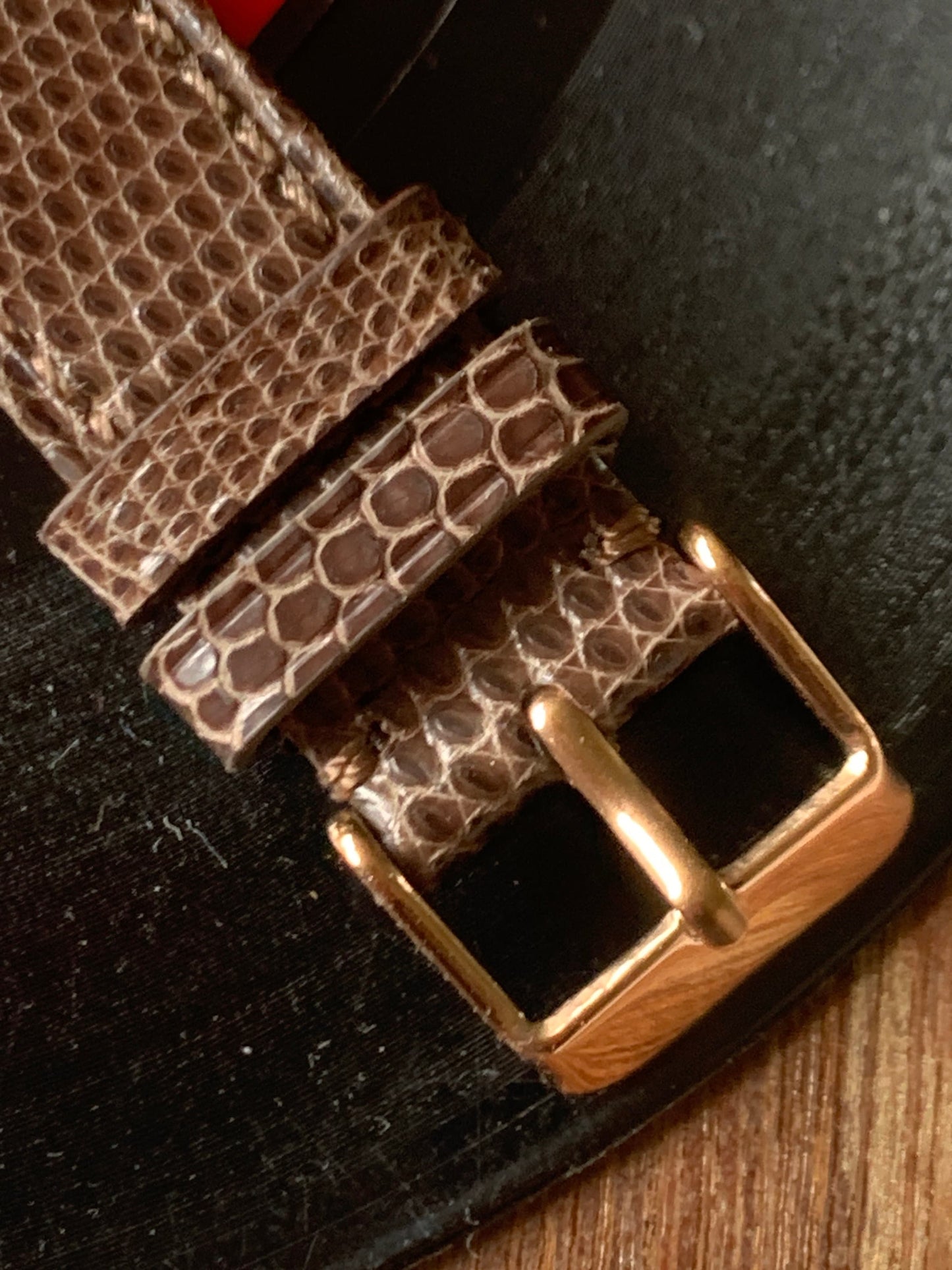 1980s Caravelle by Bolova Quartz Watch Gold Tone Finish, White Dial with Day/Date New battery. New Lizard Style Band. Overall Good Condition