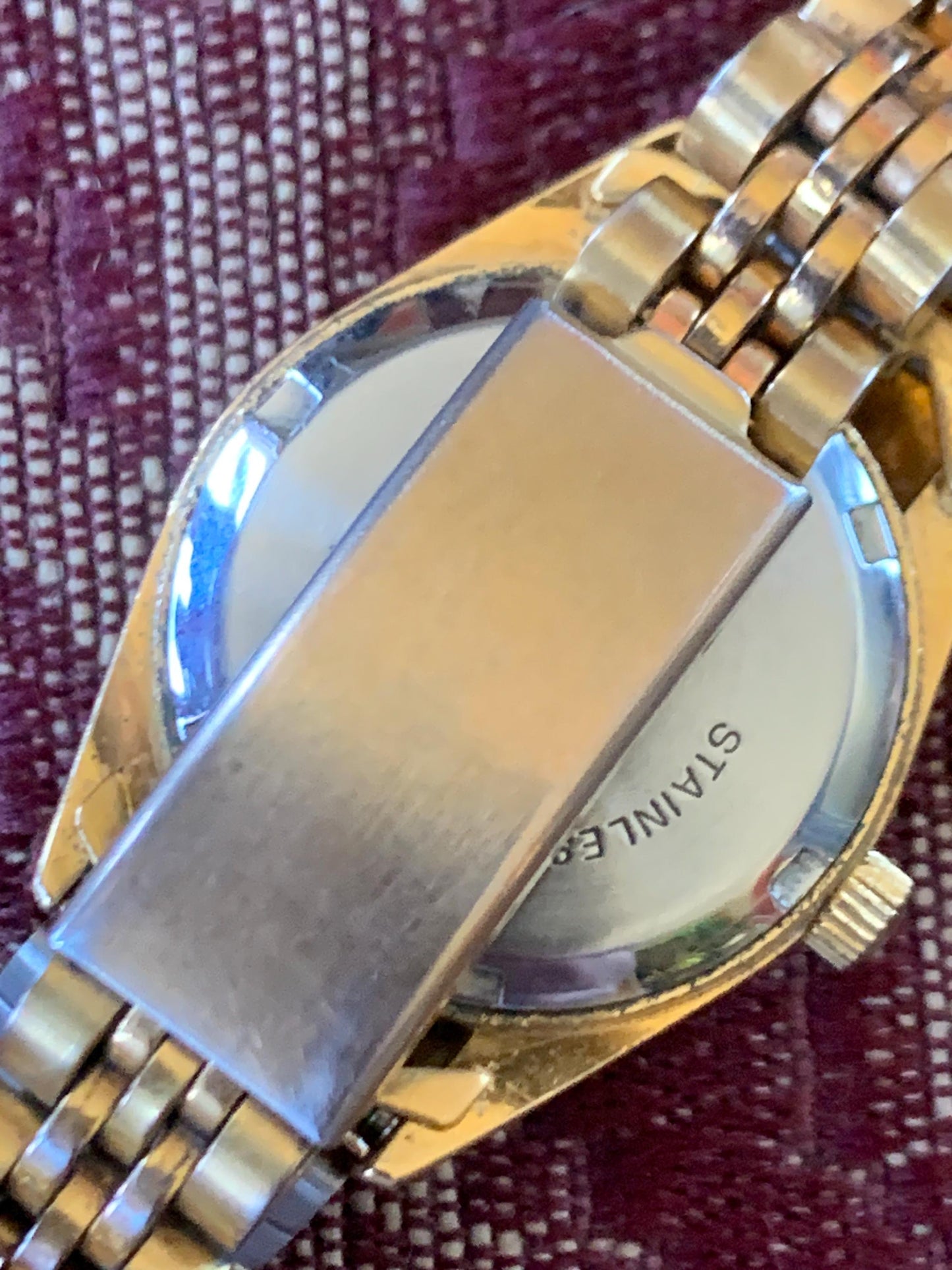 Dufonte by Lucien Piccard Ladies Presidential Watch. Diamond Golden Dial w/date. Gold Tone Case and Bracelet. 7" Wrist or less. New Battery.