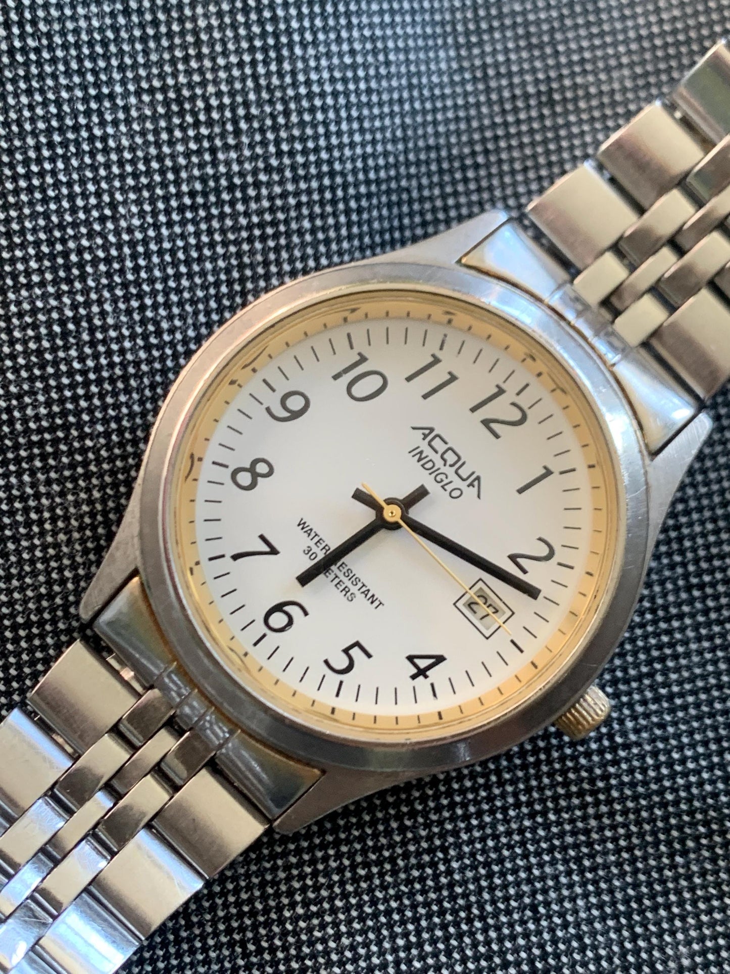 Well Worn Millennium Timex Acqua Indiglo Watch with White Dial, Easy Read Black Numerals, Date, and classic 70s style Retro Metal Strap.