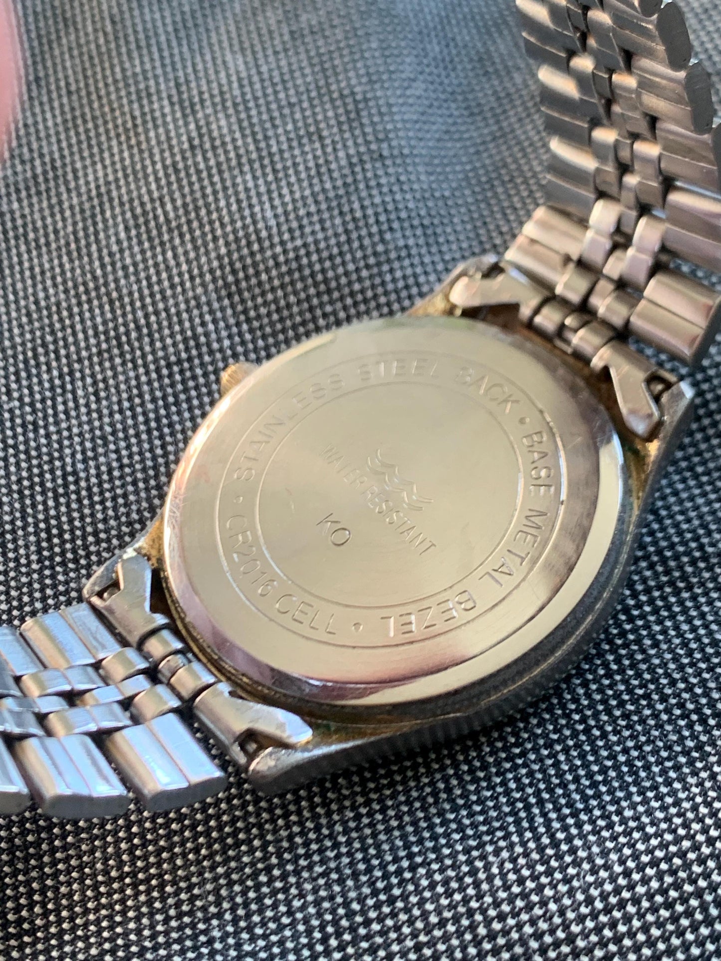 Well Worn Millennium Timex Acqua Indiglo Watch with White Dial, Easy Read Black Numerals, Date, and classic 70s style Retro Metal Strap.