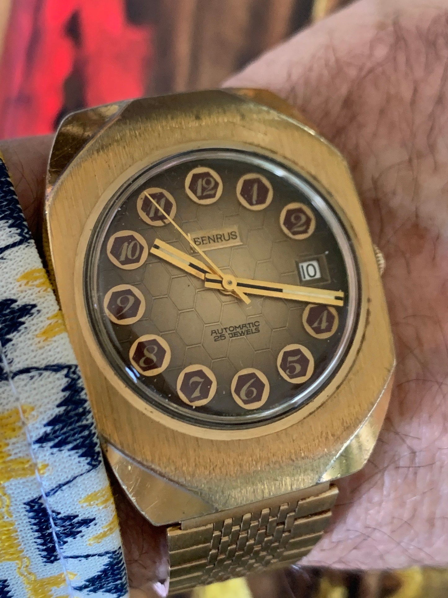 UNIQUE 25 Jewel Automatic Benrus Watch - Mid-70s Honeycomb Style with Date. Excellent Vintage Condition, Works Perfectly. NOS Band. Beehive!