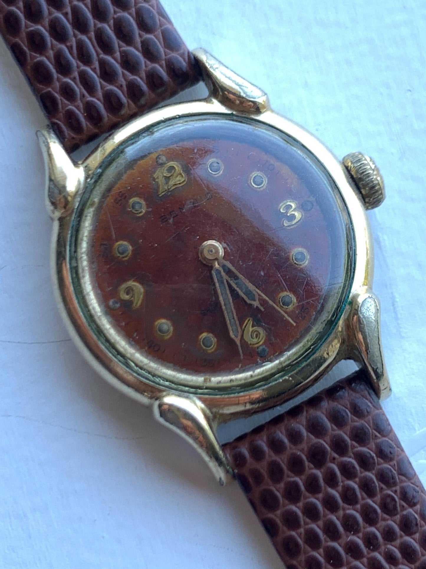 Tropical Dial Vintage 1940s Benrus Ladies Watch - 17 Jewels Swiss Movement 10k RGP Bezel, Fancy Lugs. Mechanical Winder, Runs Well. 26mm.