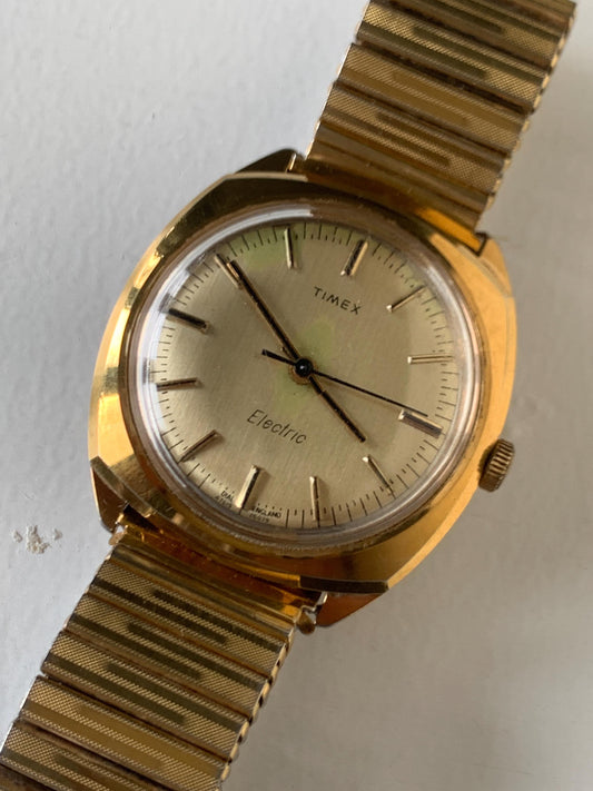 1979 England Dial Timex Electric Watch, Square-ish Goldtone Case w/Golden Dial. Decent Overall Condition with Period Expanding Band. Works!