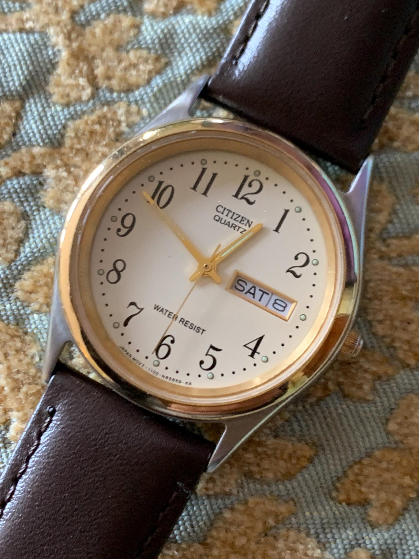 Citizen Quartz Watch Two-Tone, Cream Dial in Excellent Condition - Barely worn, new battery, runs & keeps time well. New Leather Strap. 36mm