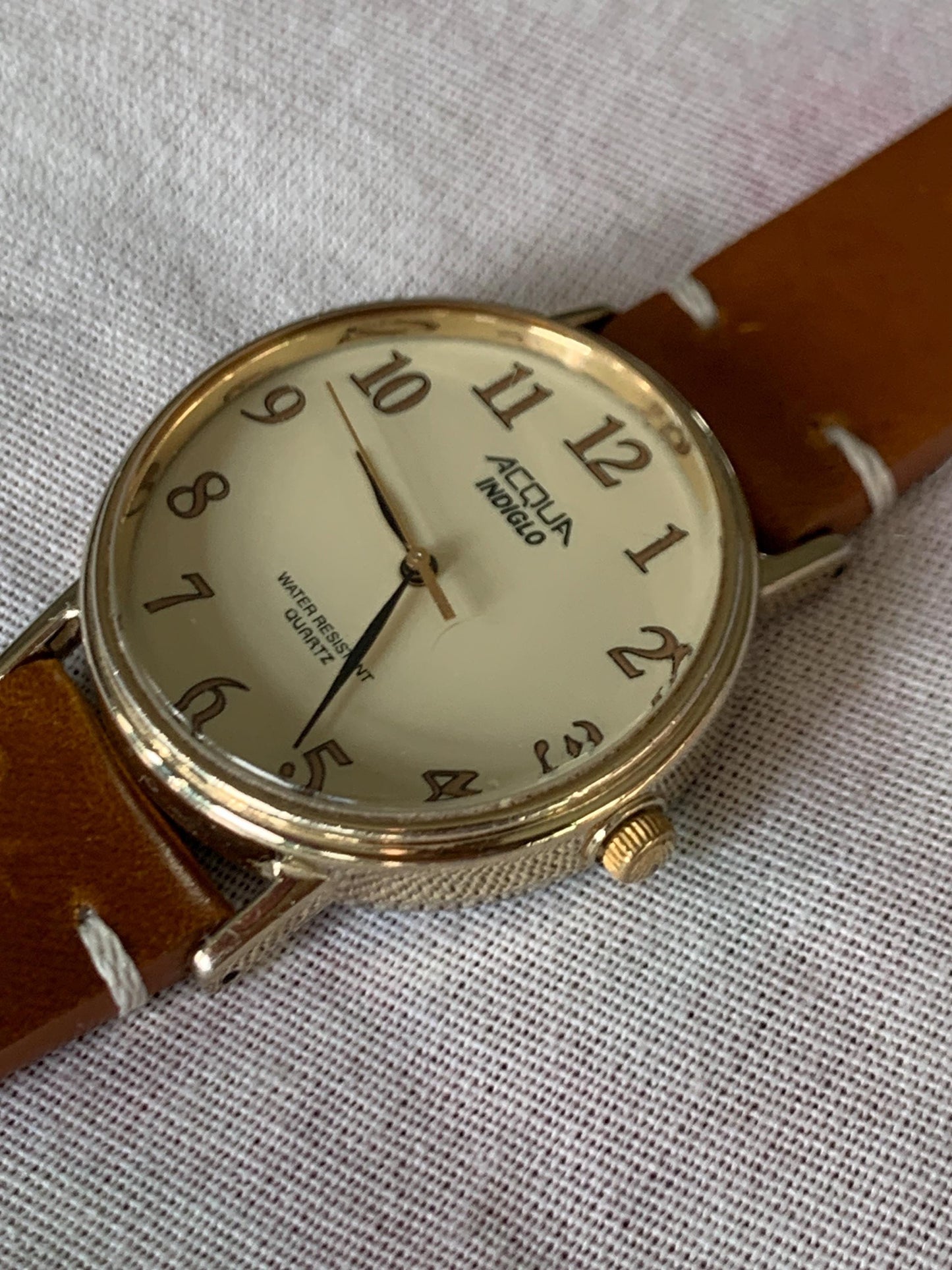 Creamy Retro 34.5mm Acqua by Timex Indiglo Quartz Watch. Goldtone. Y2K Survivor w/New Battery, New Classic Retro Light Brown Leather Strap.