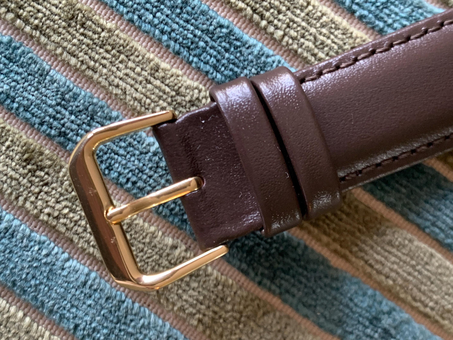 Citizen Quartz Watch Two-Tone, Cream Dial in Excellent Condition - Barely worn, new battery, runs & keeps time well. New Leather Strap. 36mm