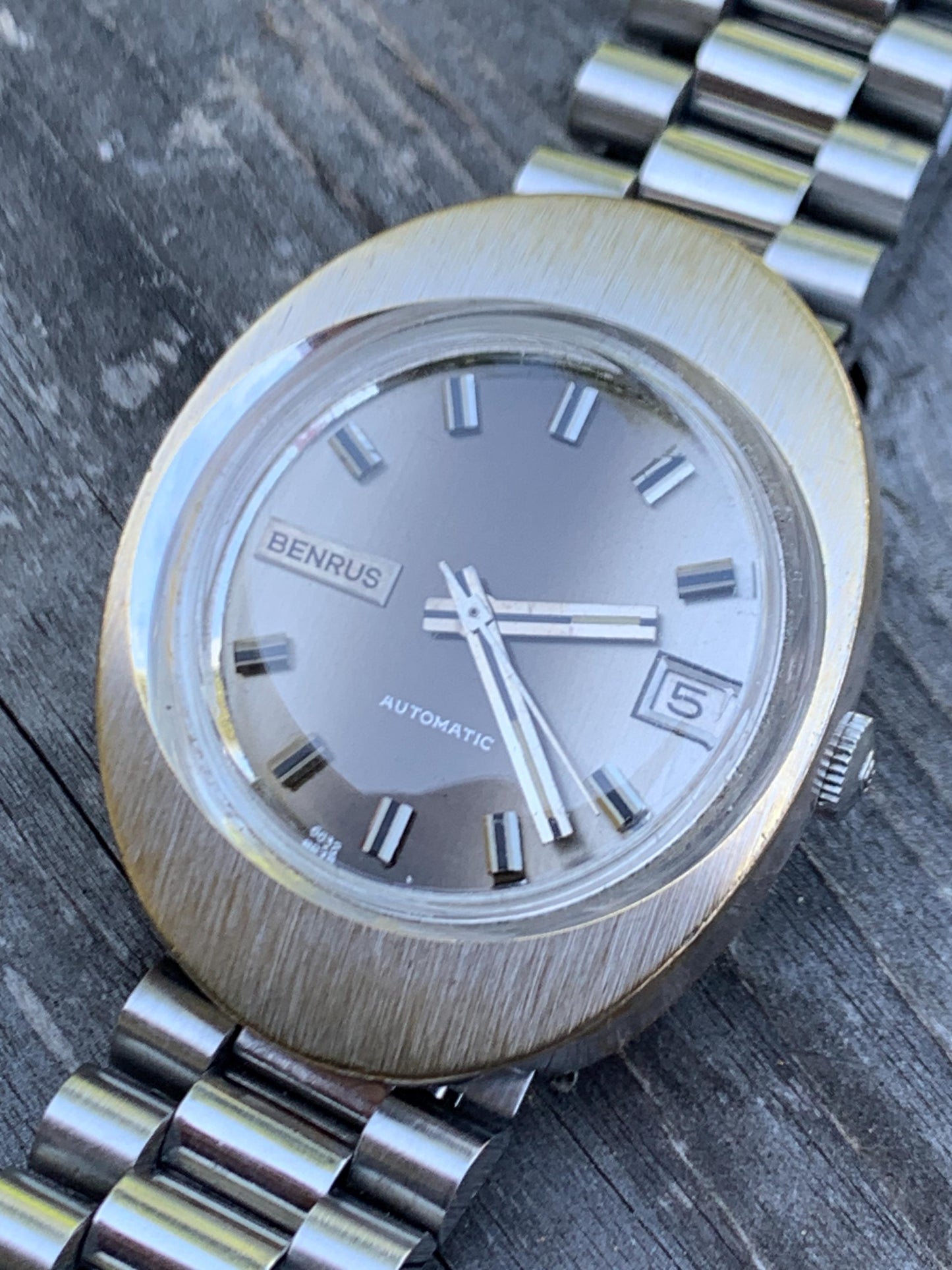 Vintage Benrus Automatic Silvertone Date Cushion Watch with Ombre Dial with Date Excellent Cond. Works Great. Original Matching Bracelet