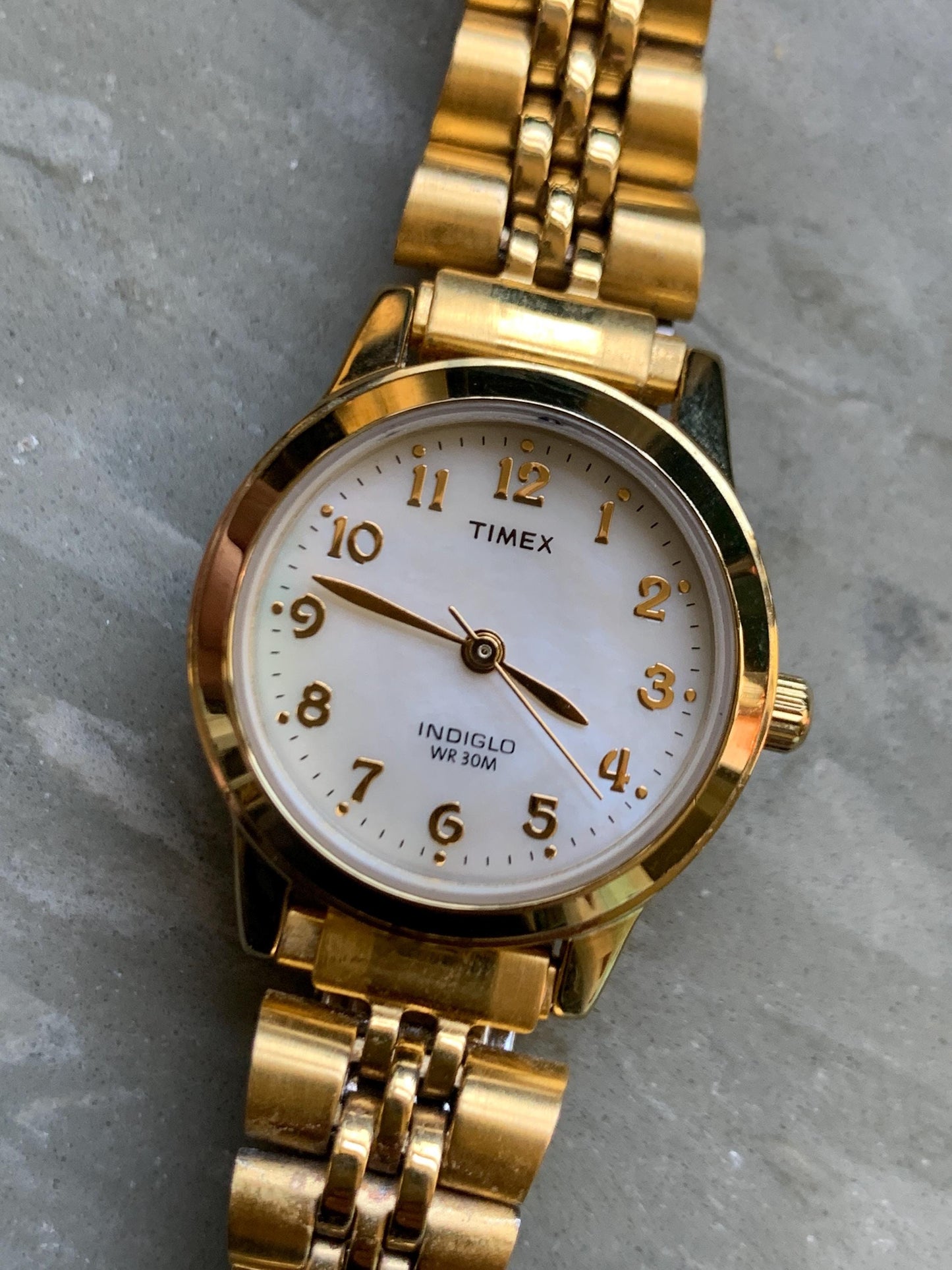Timex Mother of Pearl Indiglo Quartz Watch Gold Tone w/MOP Dial. Excellent Condition, Light Up. Gold Tone Metal  Bracelet. 25mm, 7.5" Wrist