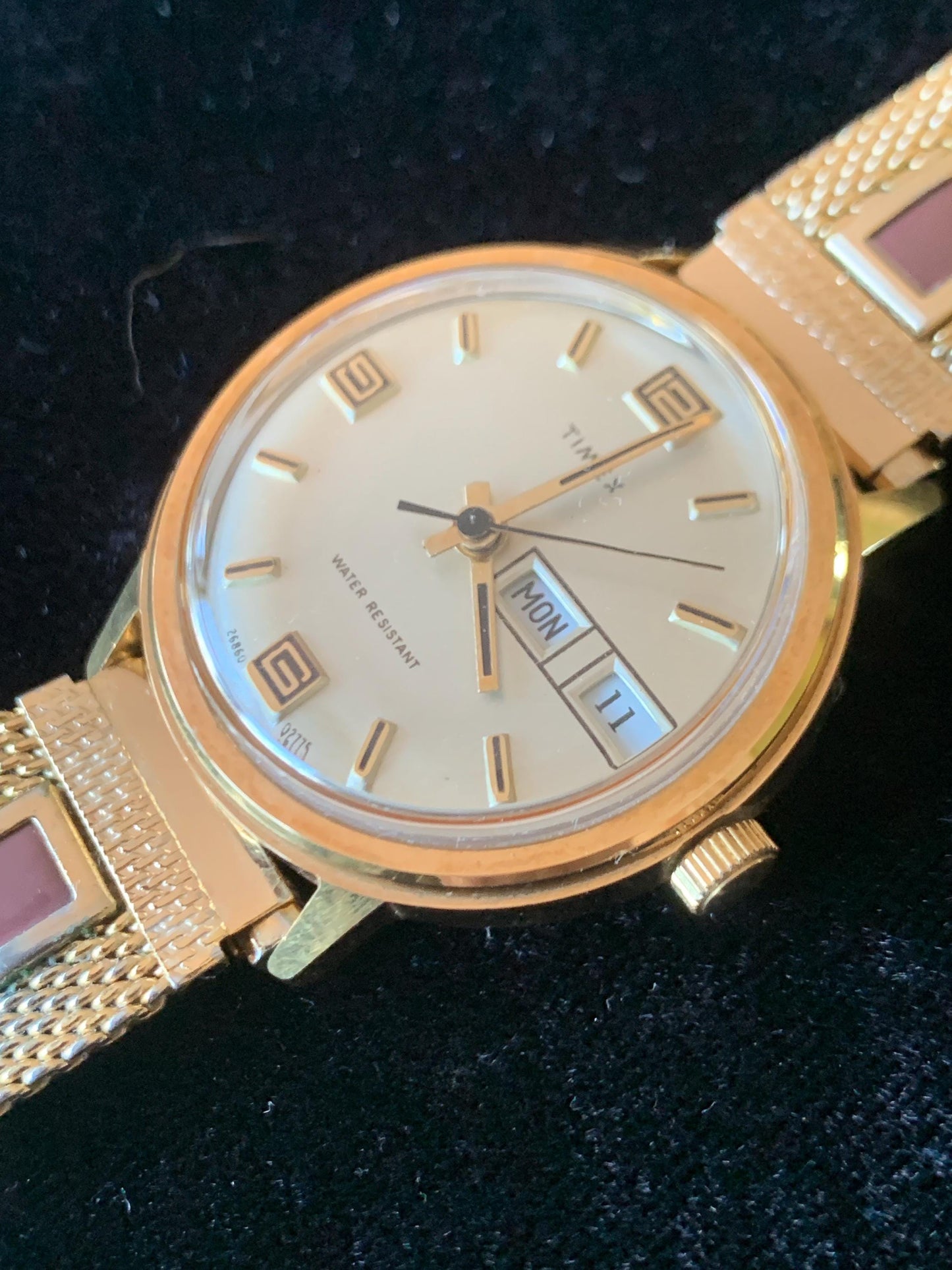 1975 Timex Marlin Winder Watch, Goldtone Case w/Champagne Calendar Dial. Cool 1970s Style Metal Bracelet. New Crystal. Excellent Condition.