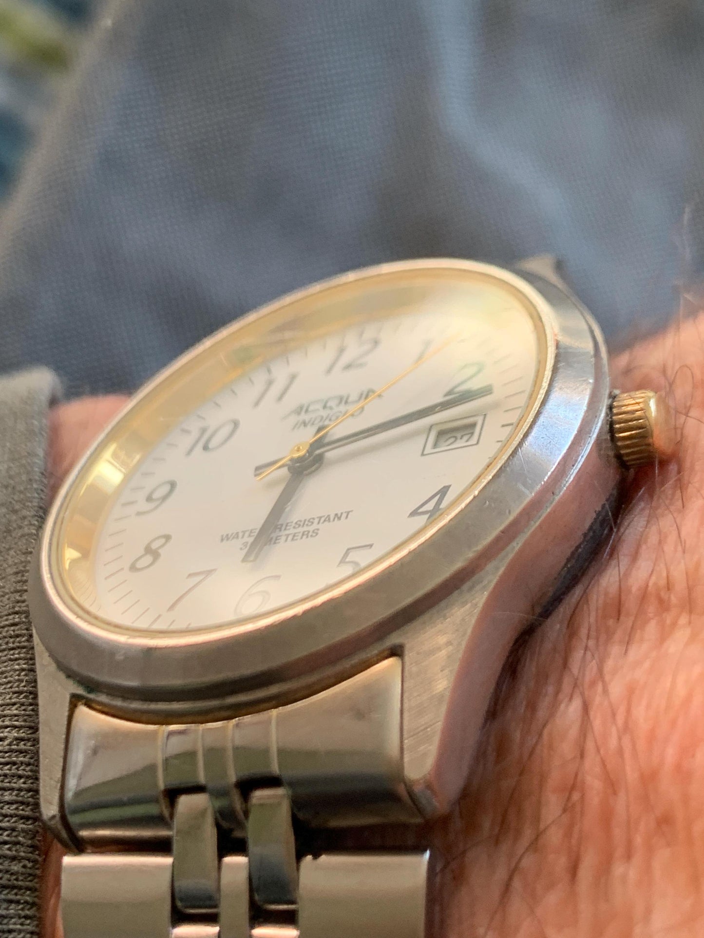 Well Worn Millennium Timex Acqua Indiglo Watch with White Dial, Easy Read Black Numerals, Date, and classic 70s style Retro Metal Strap.