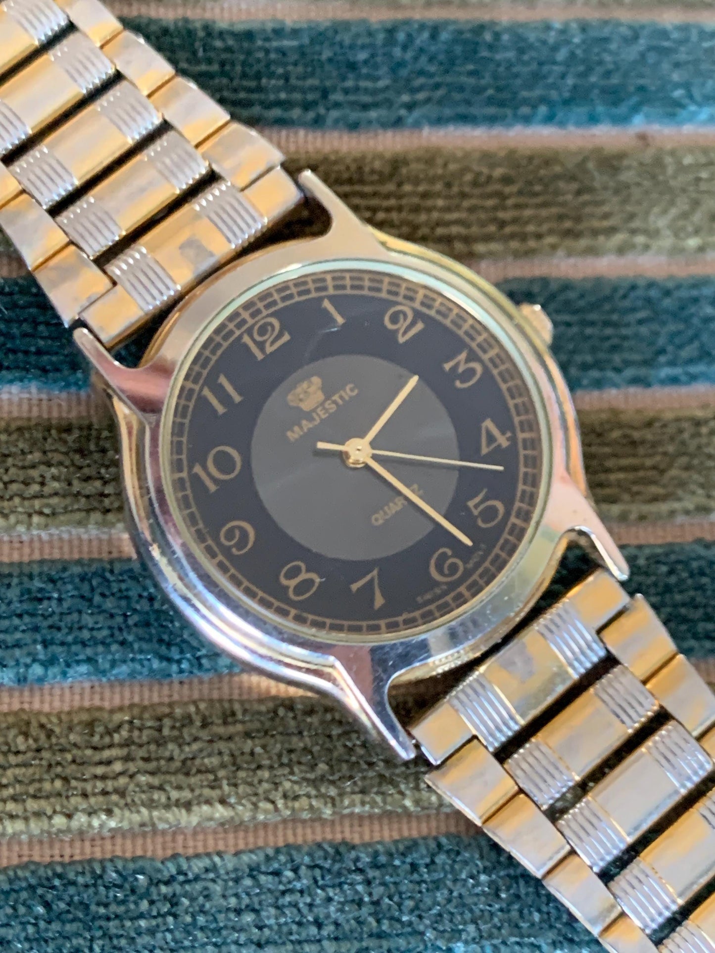 Classic Appearance Black Dial Majestic Watch. 32mm Good used condition. Quartz, New Battery, Two-Tone case and Bracelet. Dial Two-Tone Black