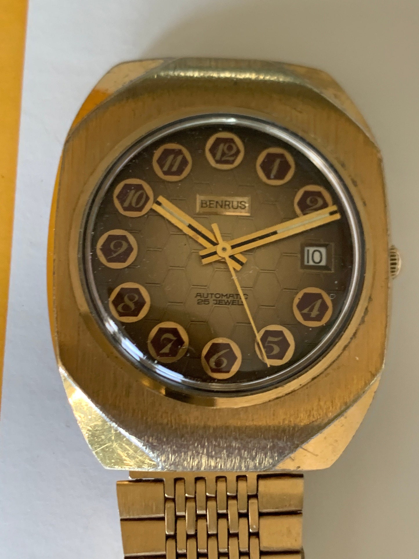 UNIQUE 25 Jewel Automatic Benrus Watch - Mid-70s Honeycomb Style with Date. Excellent Vintage Condition, Works Perfectly. NOS Band. Beehive!