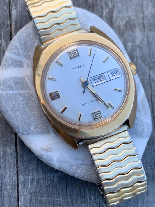 1975 Timex Marlin Winder Watch, Goldtone Case w/Champagne Calendar Dial. Decent Overall Condition with Period Expanding Band. Works!