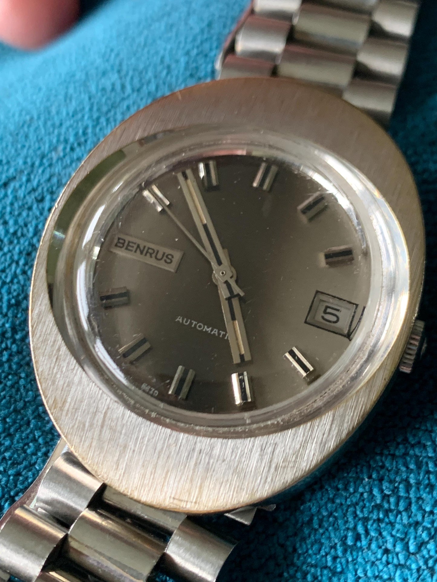 Vintage Benrus Automatic Silvertone Date Cushion Watch with Ombre Dial with Date Excellent Cond. Works Great. Original Matching Bracelet