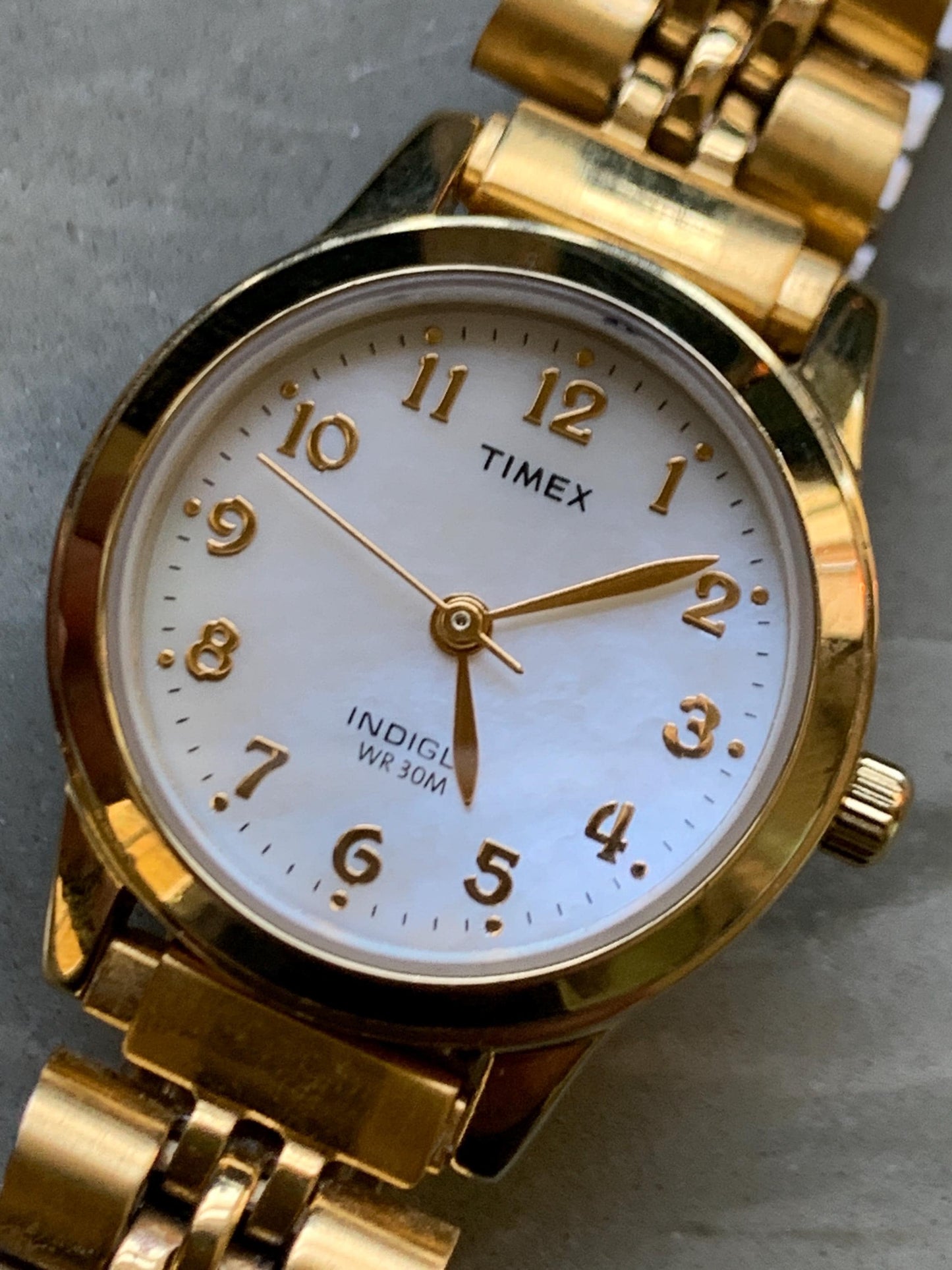 Timex Mother of Pearl Indiglo Quartz Watch Gold Tone w/MOP Dial. Excellent Condition, Light Up. Gold Tone Metal  Bracelet. 25mm, 7.5" Wrist