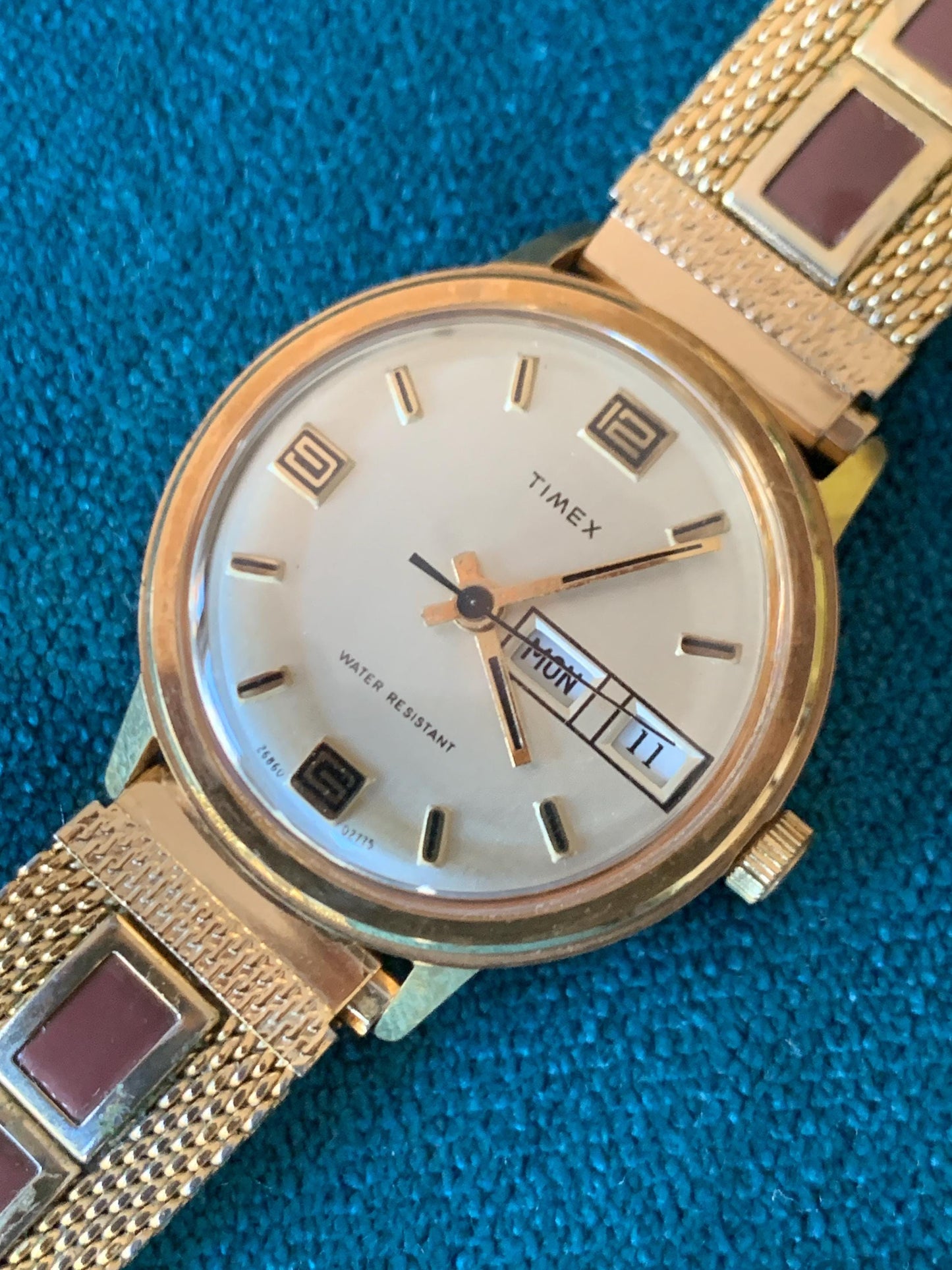 1975 Timex Marlin Winder Watch, Goldtone Case w/Champagne Calendar Dial. Cool 1970s Style Metal Bracelet. New Crystal. Excellent Condition.