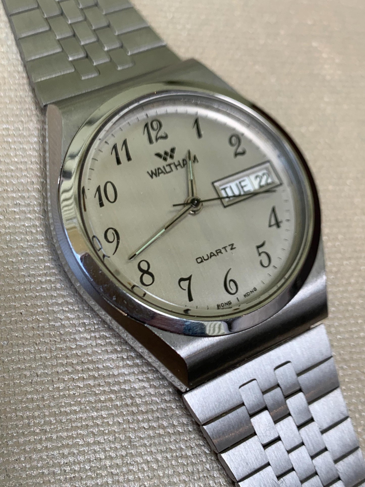 1980s Cool Waltham Quartz. Waltham Quartz Day Date Watch - Silver Tone Classic Style. 1980s Hong Kong. Stainless Bracelet. Early 80s Quartz!