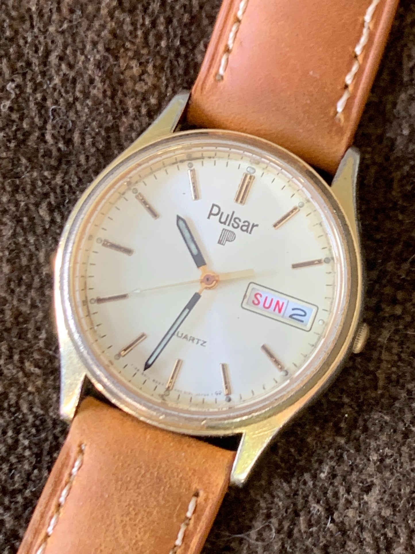 Vintage Pulsar (by Seiko) Quartz Watch - Goldtone w/Gold Dial in Good Condition - 1980s - Day/Date, New  Battery, New Retro Strap. Y148-6019