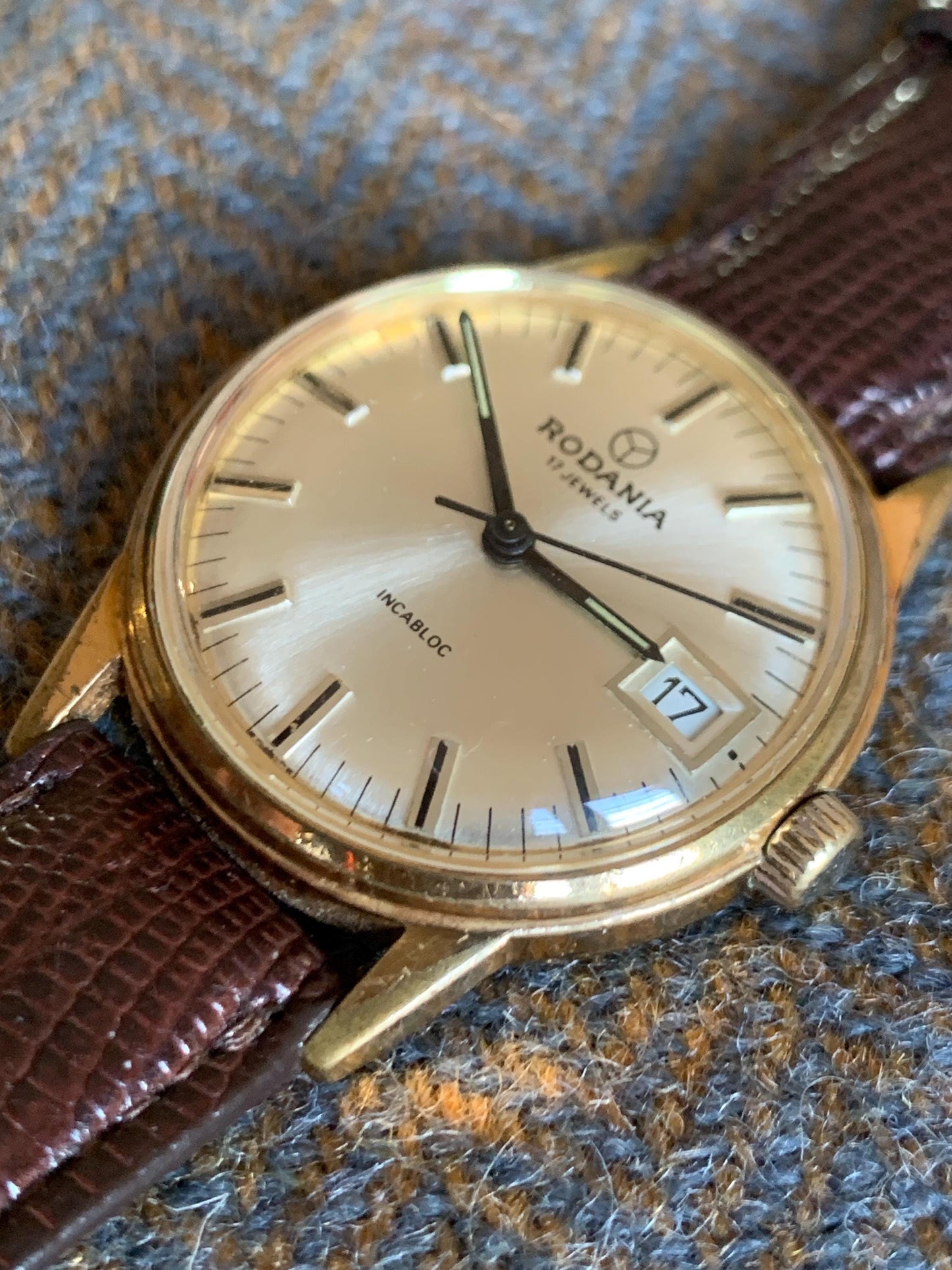 Rodania French/Swiss Made Late 60s Winder with NOS LARGE Hadley Roma Teju Lizard Strap. 33mm 17J Gold Tone w/Radiant Dial. Date. Excellent.