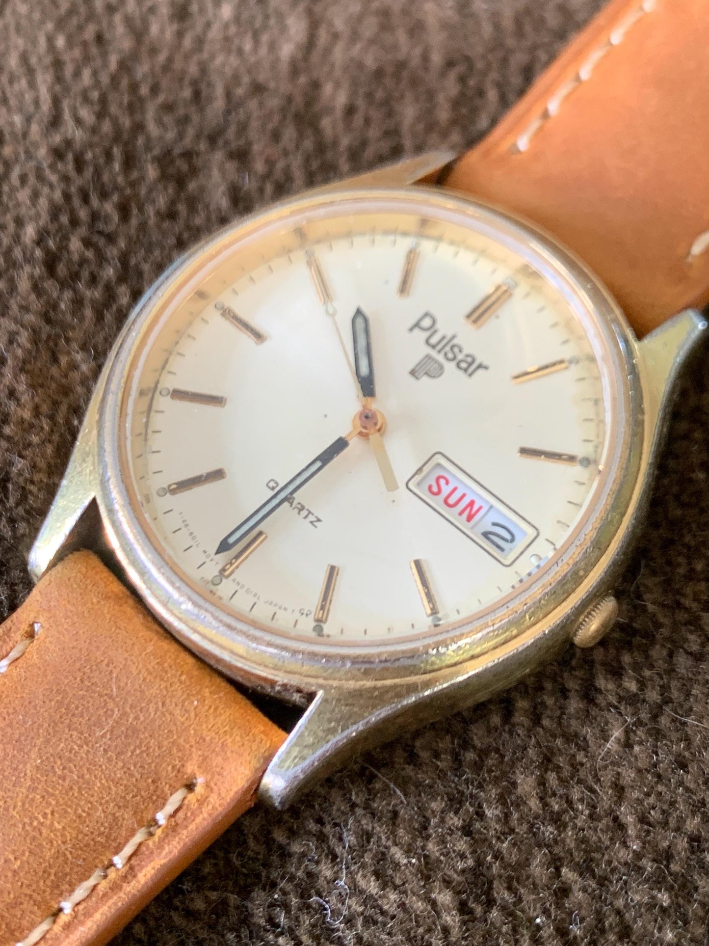 Vintage Pulsar (by Seiko) Quartz Watch - Goldtone w/Gold Dial in Good Condition - 1980s - Day/Date, New  Battery, New Retro Strap. Y148-6019