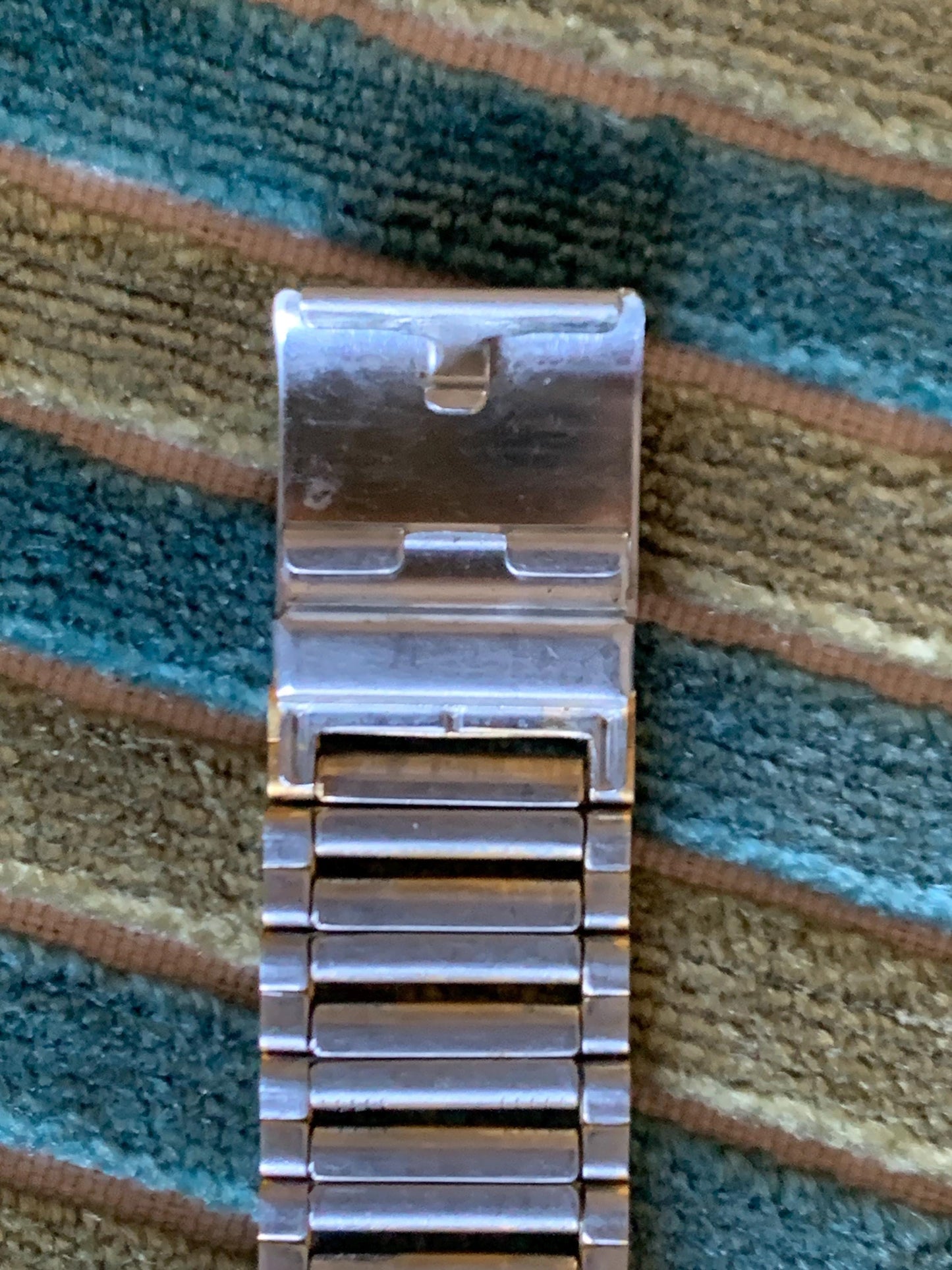 Classic Appearance Black Dial Majestic Watch. 32mm Good used condition. Quartz, New Battery, Two-Tone case and Bracelet. Dial Two-Tone Black