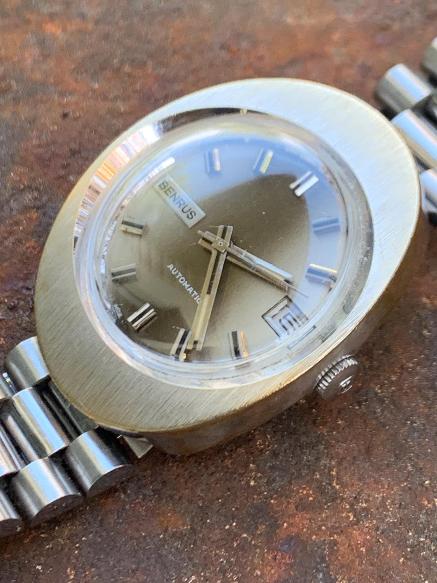 Vintage Benrus Automatic Silvertone Date Cushion Watch with Ombre Dial with Date Excellent Cond. Works Great. Original Matching Bracelet