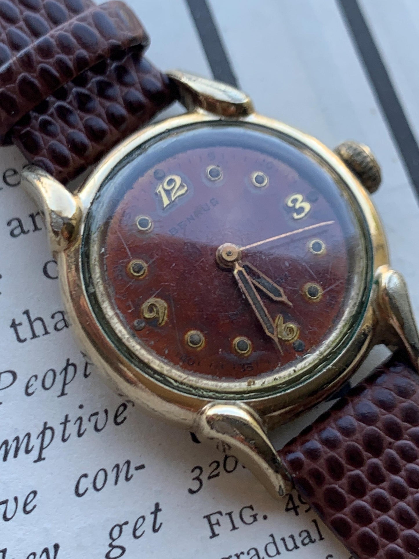 Tropical Dial Vintage 1940s Benrus Ladies Watch - 17 Jewels Swiss Movement 10k RGP Bezel, Fancy Lugs. Mechanical Winder, Runs Well. 26mm.