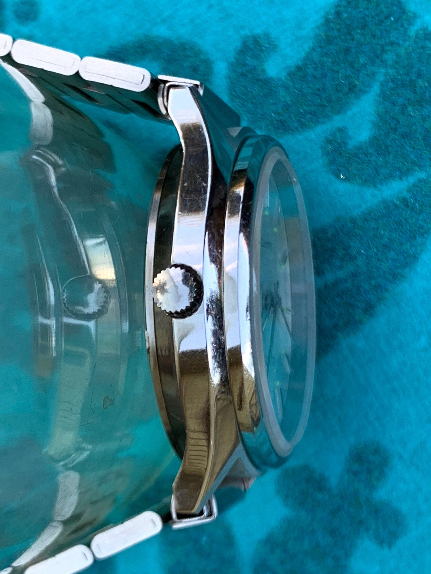 Unusual Rare 1970s Clinton Quartz Watch - Original High Polish Stainless Steel Calendar from Clinton Watch Co. Silver Dial, New Battery.