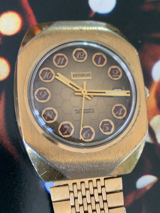UNIQUE 25 Jewel Automatic Benrus Watch - Mid-70s Honeycomb Style with Date. Excellent Vintage Condition, Works Perfectly. NOS Band. Beehive!