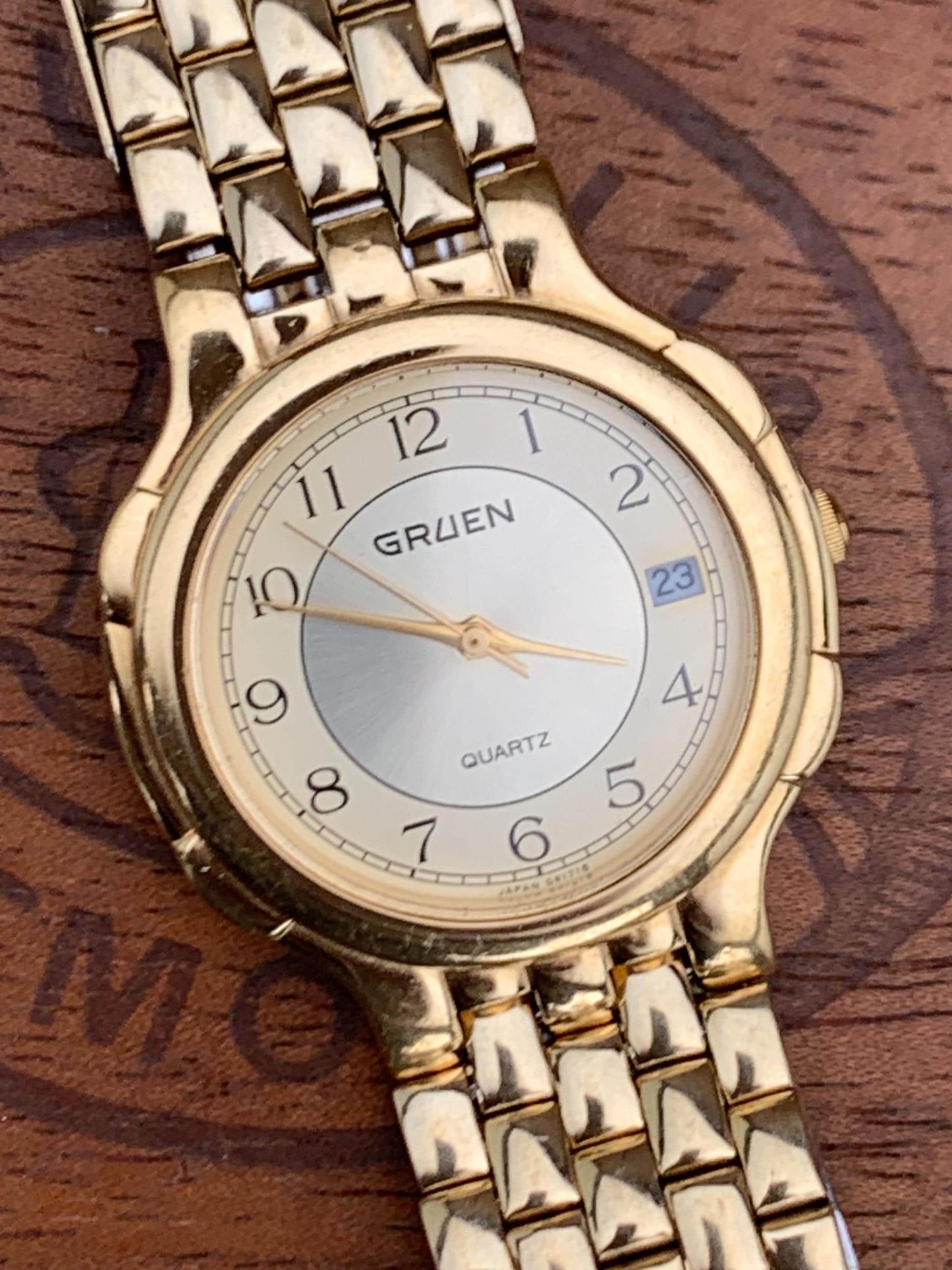1980s Neo-Vintage Gruen Gold Tone Watch - Champagne Cream Dial with Date - Barely worn, clean, new battery, accurate. Original Integral Band