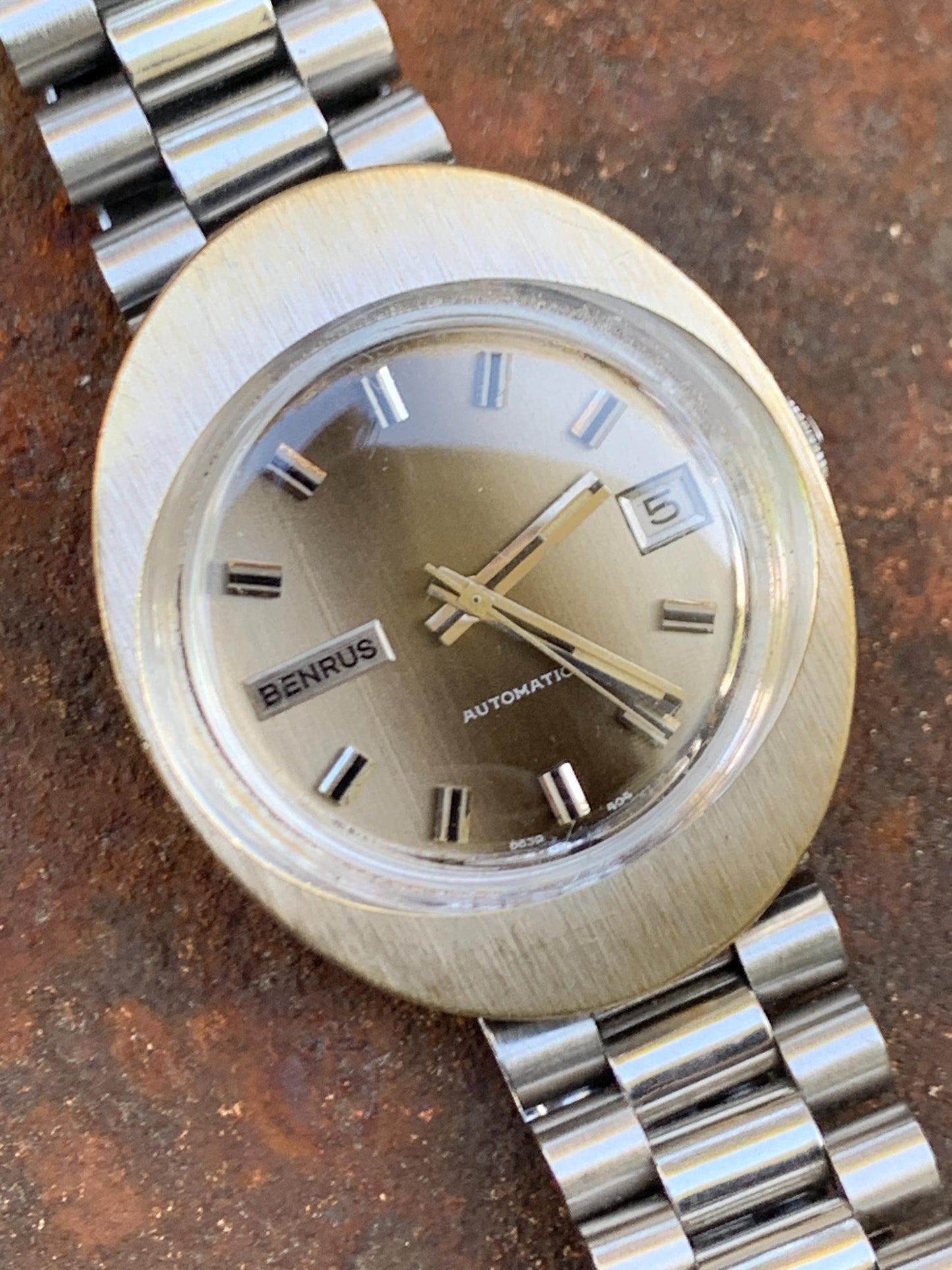 Vintage Benrus Automatic Silvertone Date Cushion Watch with Ombre Dial with Date Excellent Cond. Works Great. Original Matching Bracelet