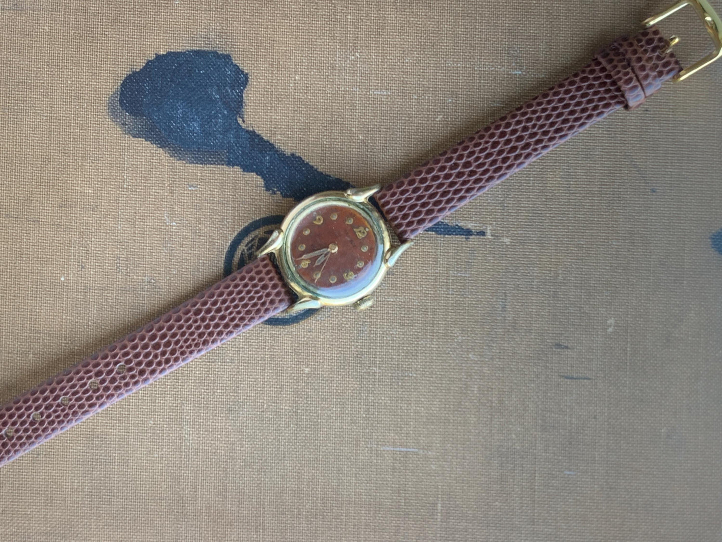 Tropical Dial Vintage 1940s Benrus Ladies Watch - 17 Jewels Swiss Movement 10k RGP Bezel, Fancy Lugs. Mechanical Winder, Runs Well. 26mm.