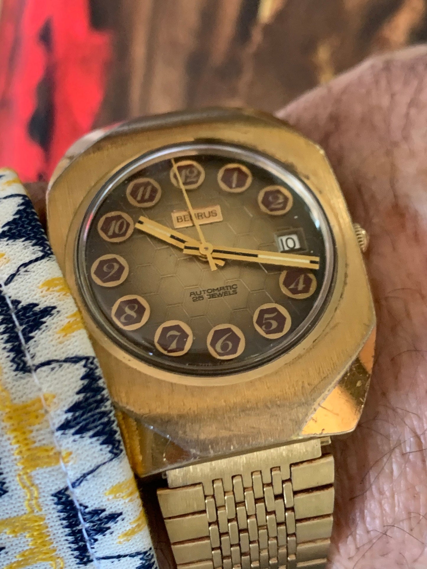 UNIQUE 25 Jewel Automatic Benrus Watch - Mid-70s Honeycomb Style with Date. Excellent Vintage Condition, Works Perfectly. NOS Band. Beehive!