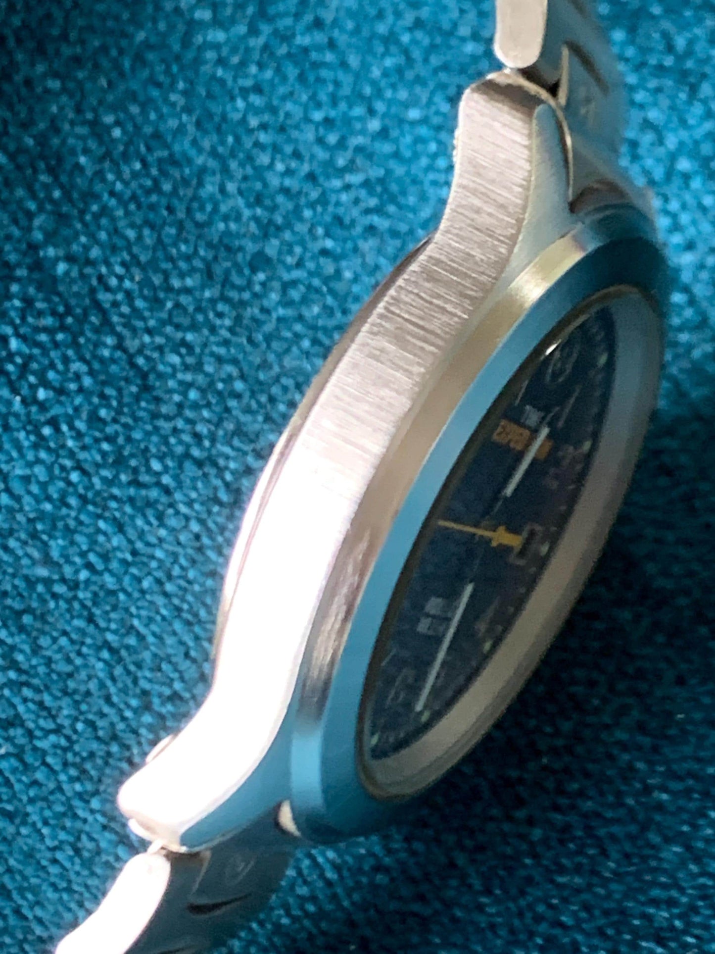 2001 Timex Expedition Blue Dial Indiglo Quartz Watch w/Date, Silver Tone with Matching Bracelet. Great Condition, Indiglo Radiant Dial!