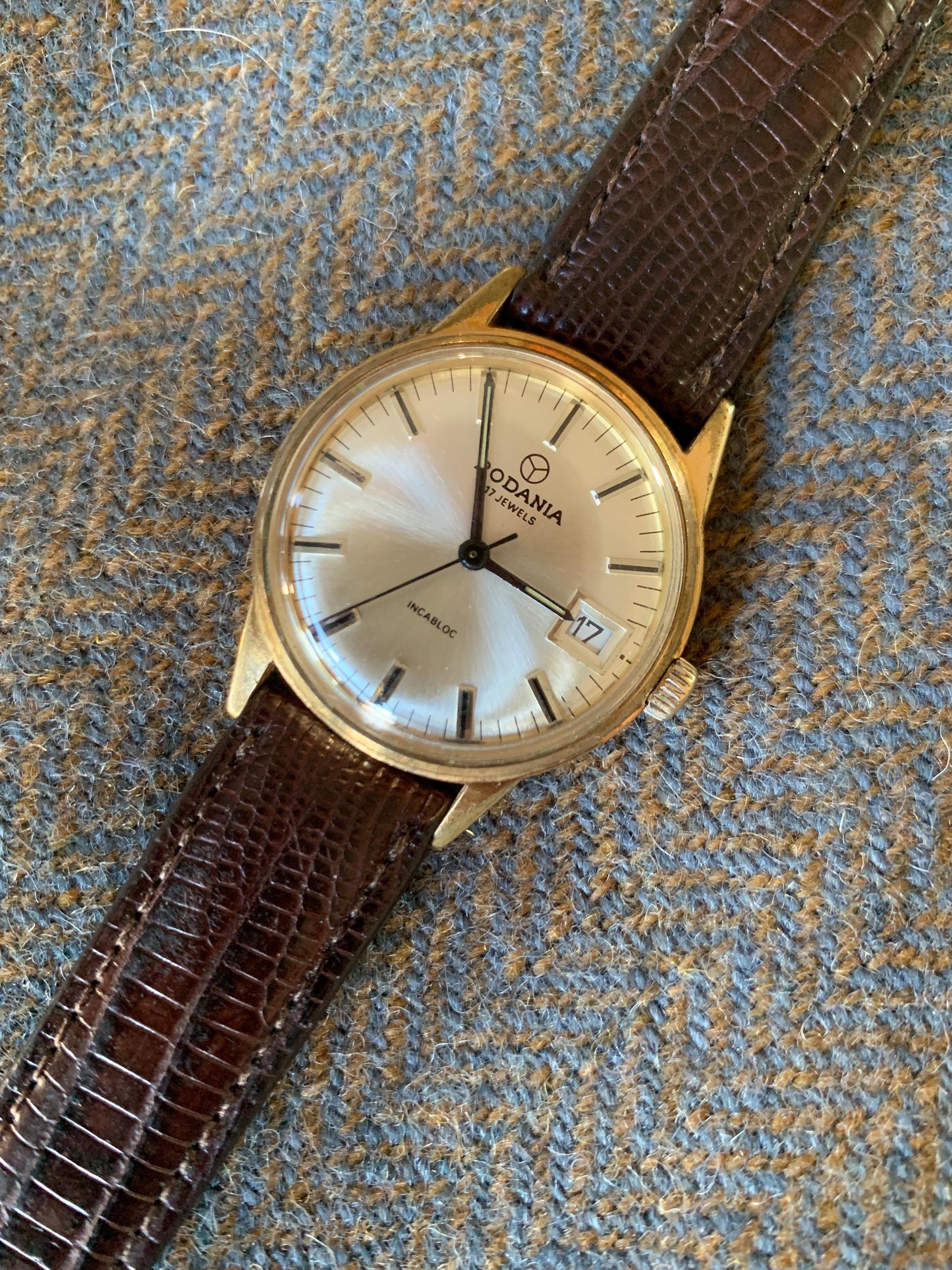 Rodania French/Swiss Made Late 60s Winder with NOS LARGE Hadley Roma Teju Lizard Strap. 33mm 17J Gold Tone w/Radiant Dial. Date. Excellent.