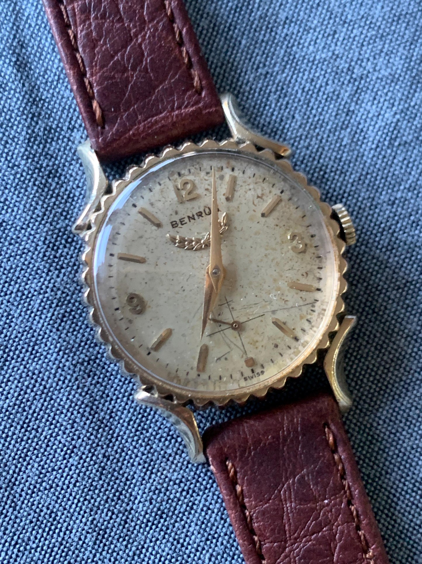 Rare 1950s Benrus Elegance 10K Gold-Filled "Bottlecap" Watch. 17 Jewels, in Excellent Condition. Fancy Horned Lugs and Sub-Second Hand.