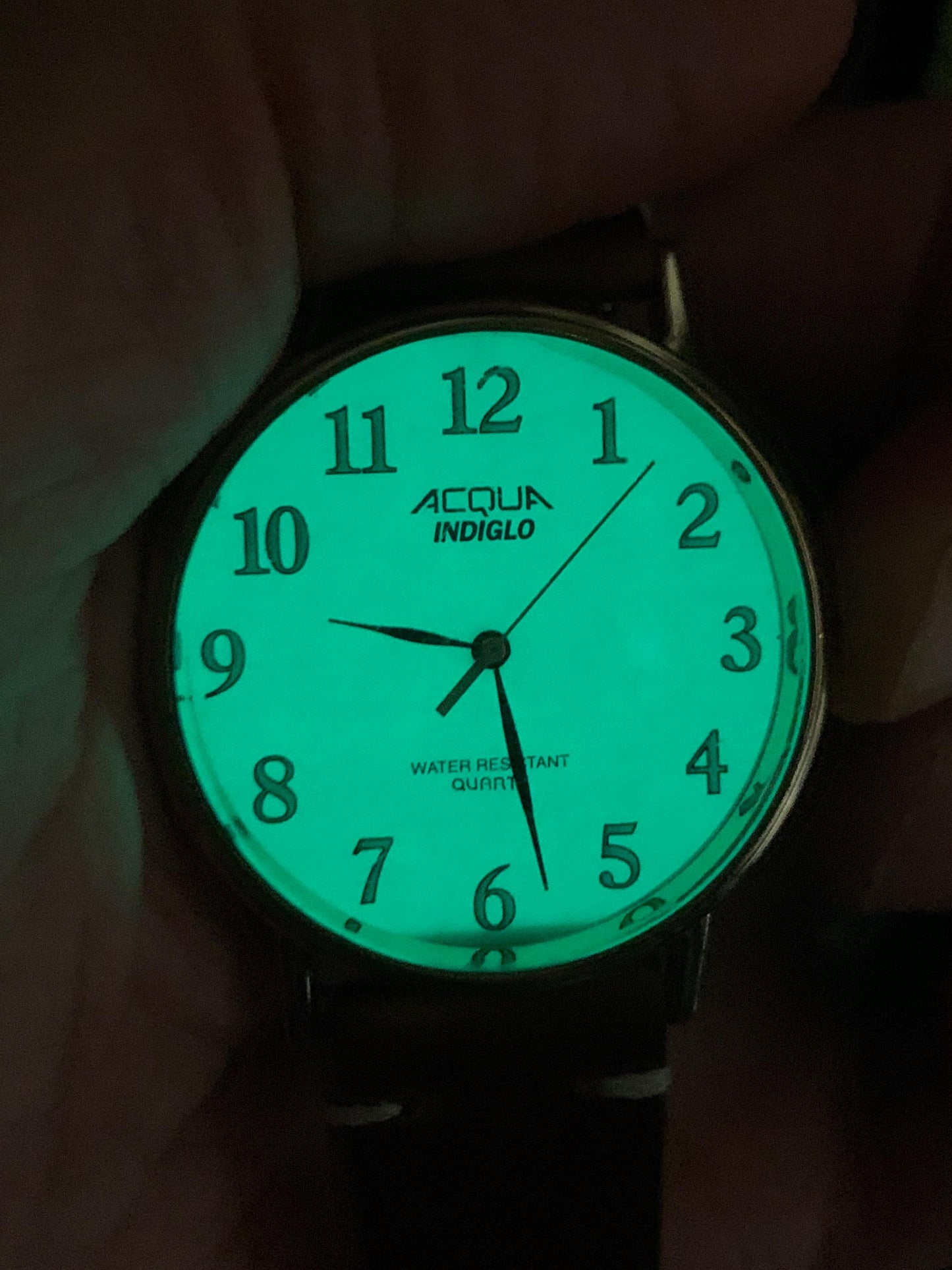 Creamy Retro 34.5mm Acqua by Timex Indiglo Quartz Watch. Goldtone. Y2K Survivor w/New Battery, New Classic Retro Light Brown Leather Strap.