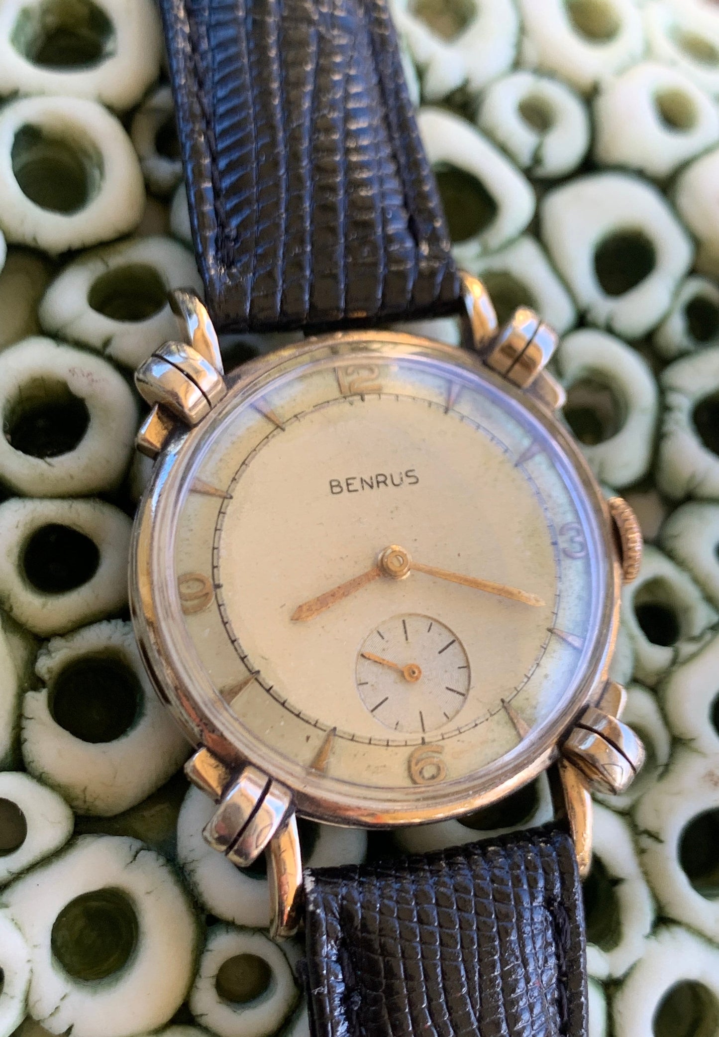 Vintage Fancy Knotted Lugs Benrus Watch 10K Rolled Gold Plate. 1940s/50s Mechanical Movement Winder. Works. 2 Vintage bands - Gents & Ladies