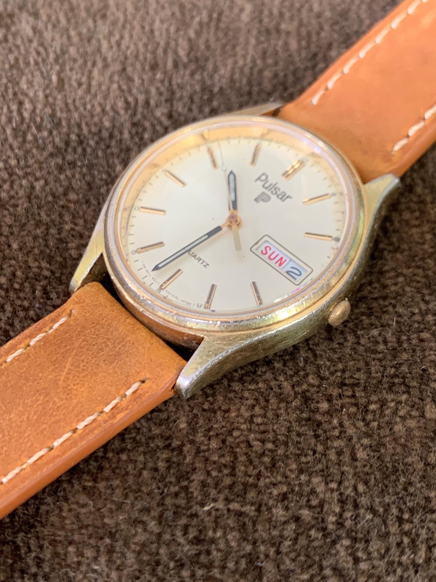 Vintage Pulsar (by Seiko) Quartz Watch - Goldtone w/Gold Dial in Good Condition - 1980s - Day/Date, New  Battery, New Retro Strap. Y148-6019