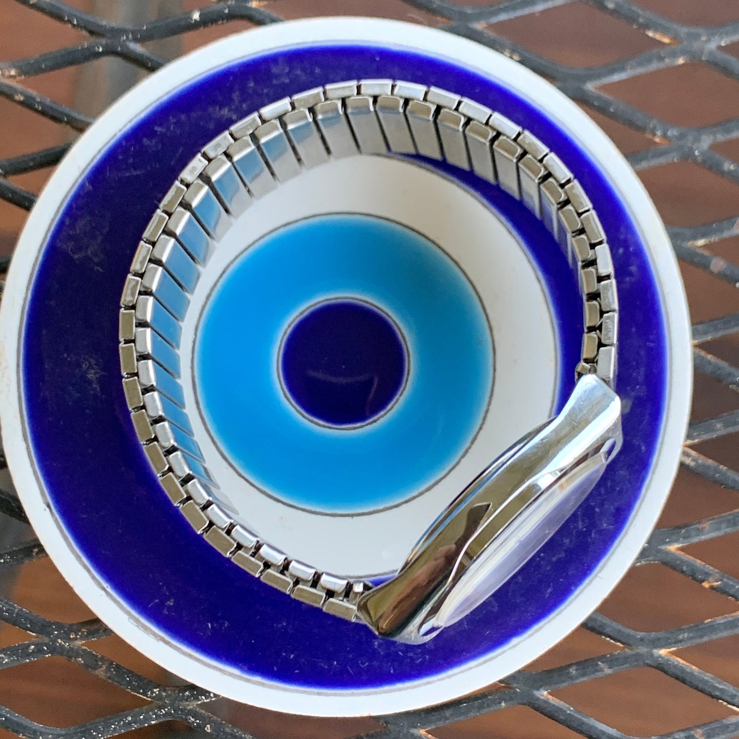 Metal on Metal Silvertone Vintage Style Analog Watch - 1990s Advance Brand, Black Hands, Brushed Metal Dial. New Battery, Accurate, Sleek.