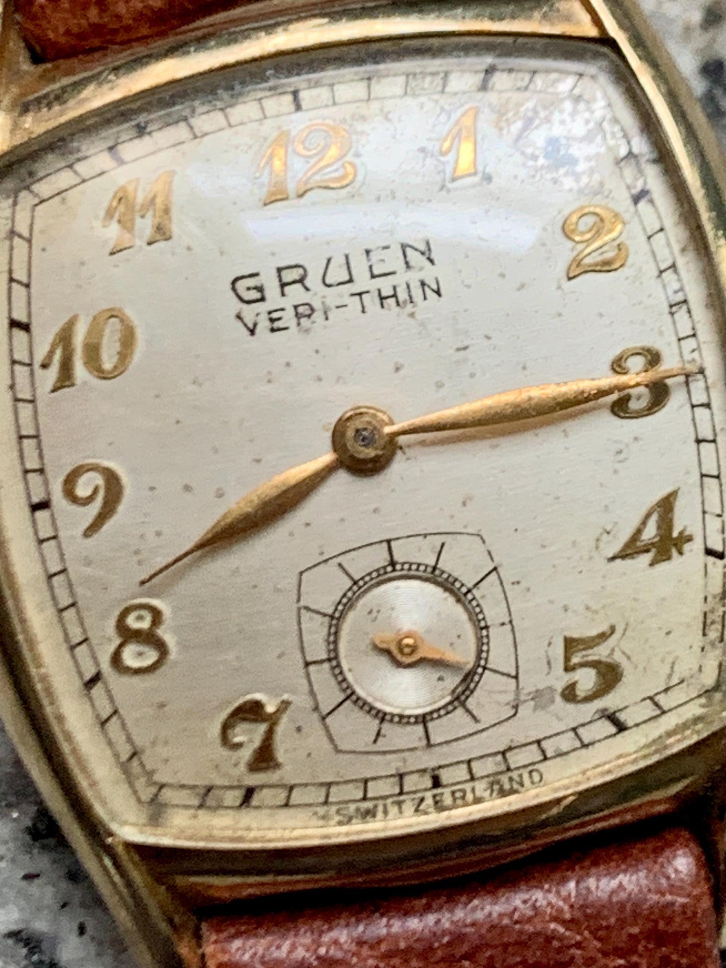 Vintage Gruen Veri-Thin Curvex Tank Watch - 1950 Mechanical Winder in Good Vintage Condition. Sub-Seconds. New Calf Old-School Leather Band.