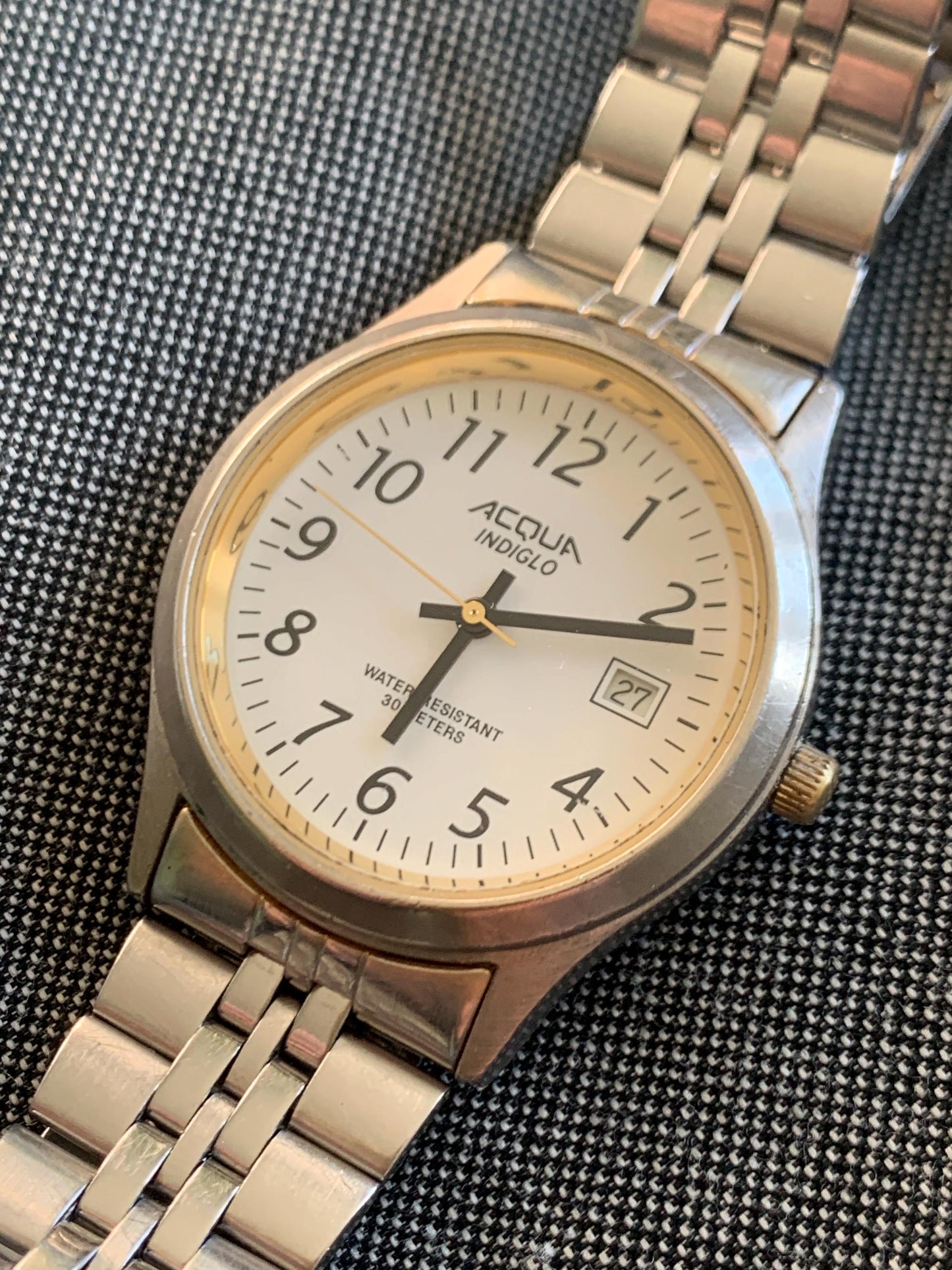 Well Worn Millennium Timex Acqua Indiglo Watch with White Dial, Easy Read Black Numerals, Date, and classic 70s style Retro Metal Strap.
