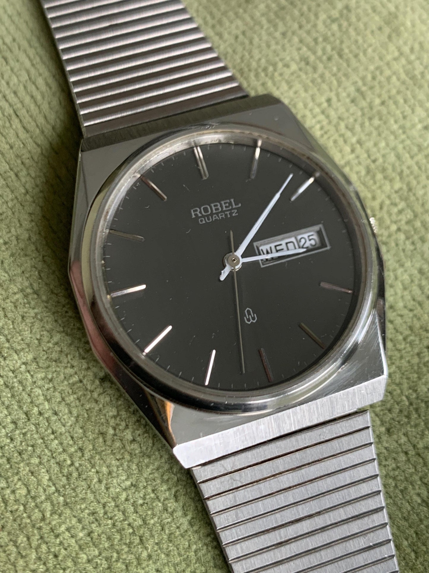 Mystery 1980s ROBEL Quartz Watch - Day Date Watch with Seiko/Tissot influence. Brushed Gray Dial, Stainless. Cool Analog 80s Korean Style!