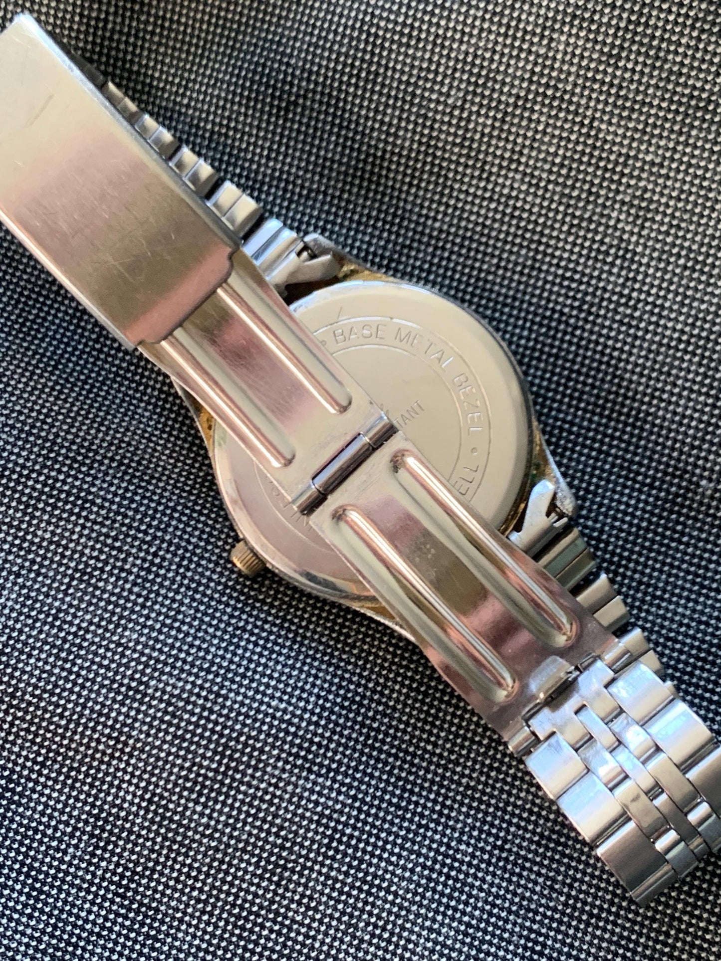 Well Worn Millennium Timex Acqua Indiglo Watch with White Dial, Easy Read Black Numerals, Date, and classic 70s style Retro Metal Strap.